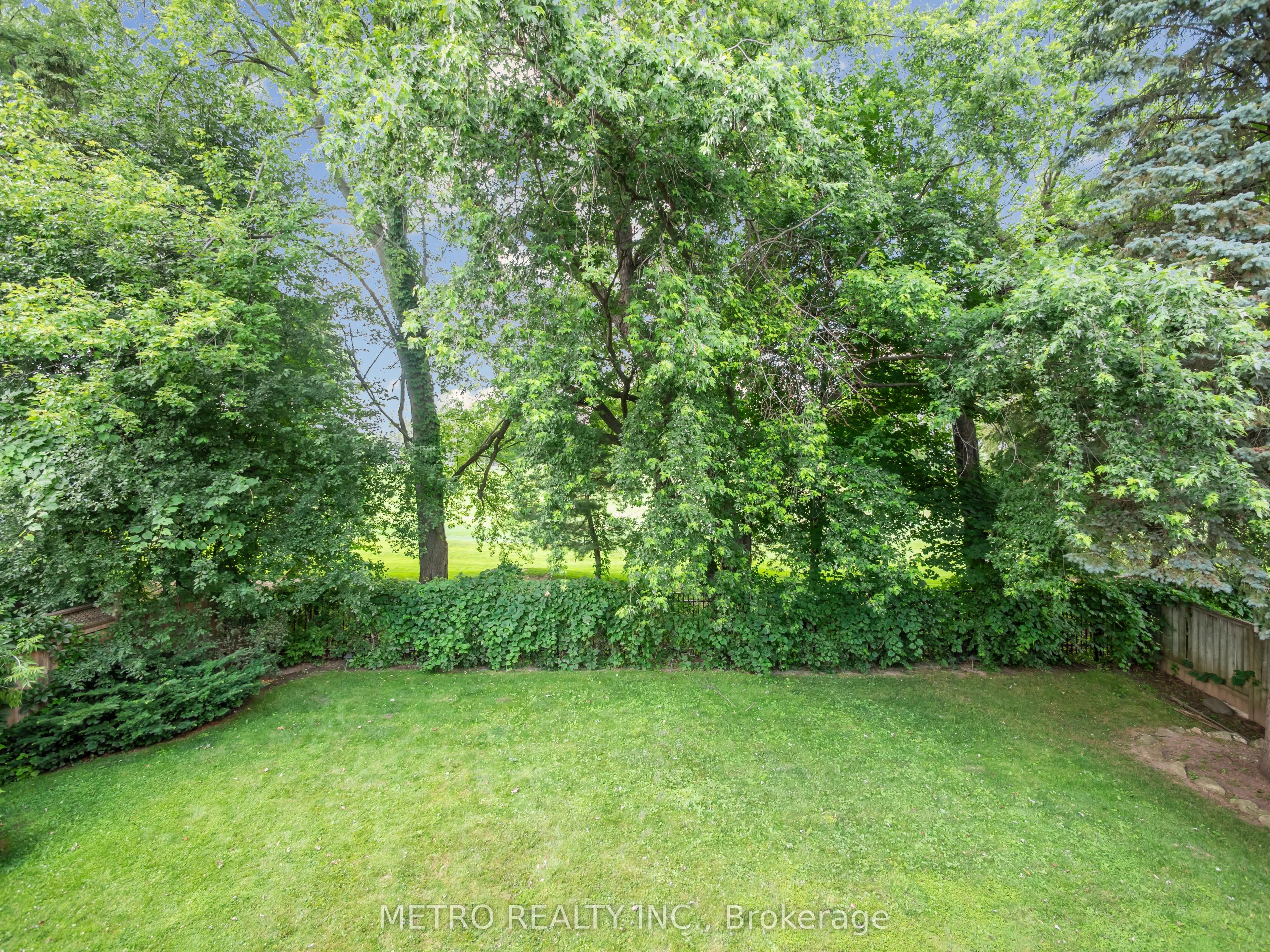 14 Village Squire Lane