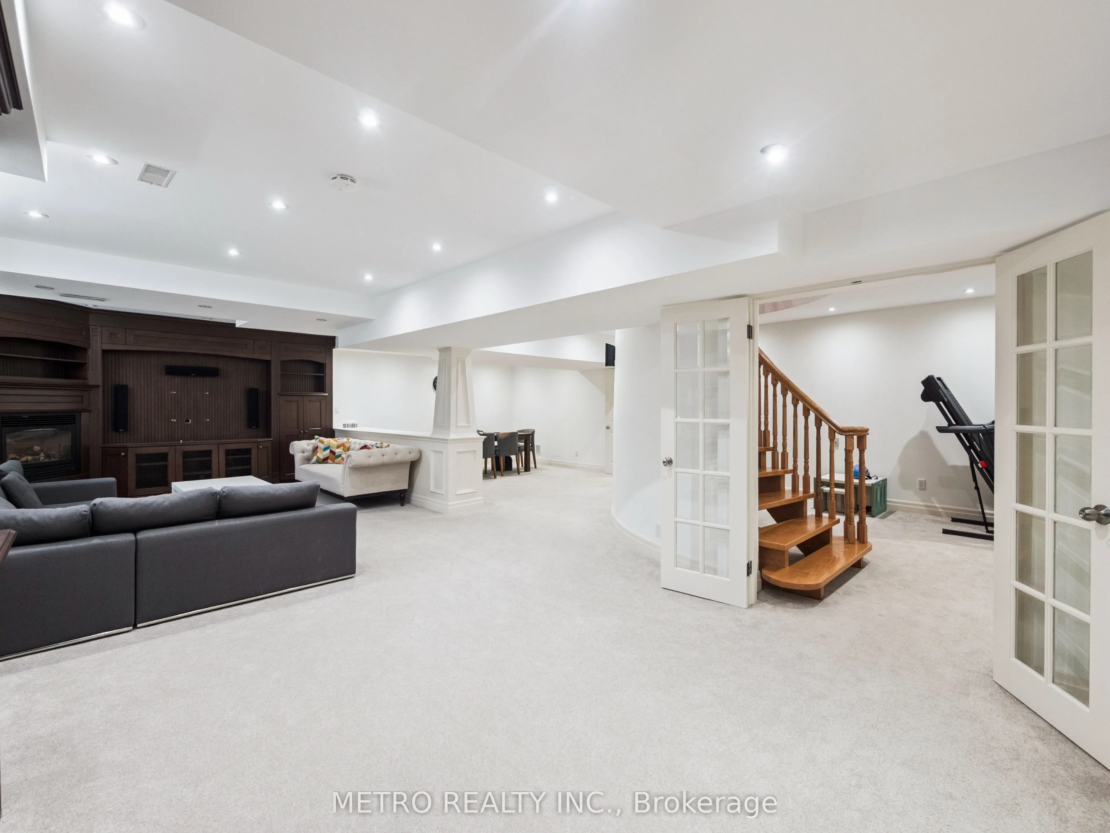 14 Village Squire Lane