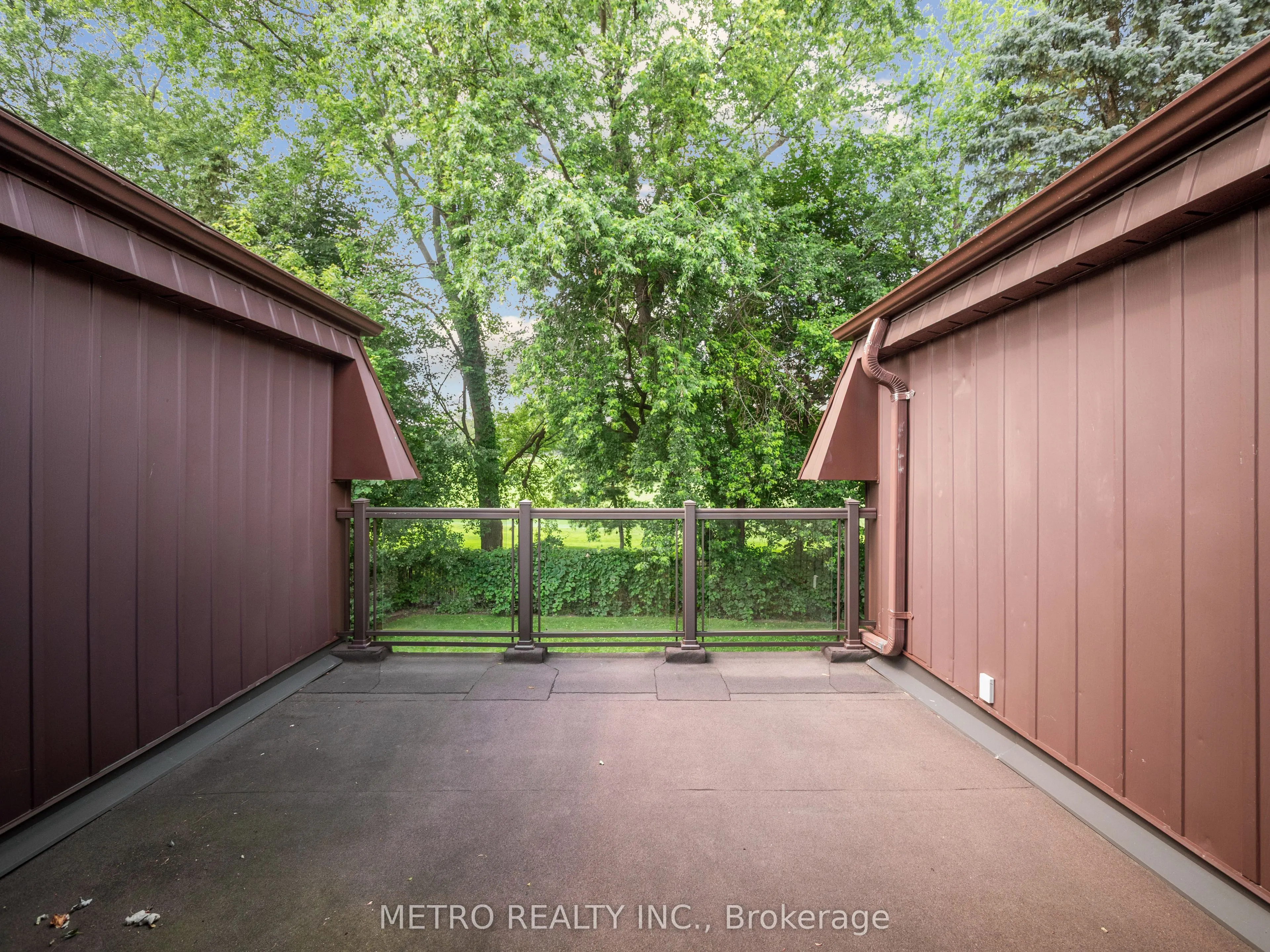 14 Village Squire Lane