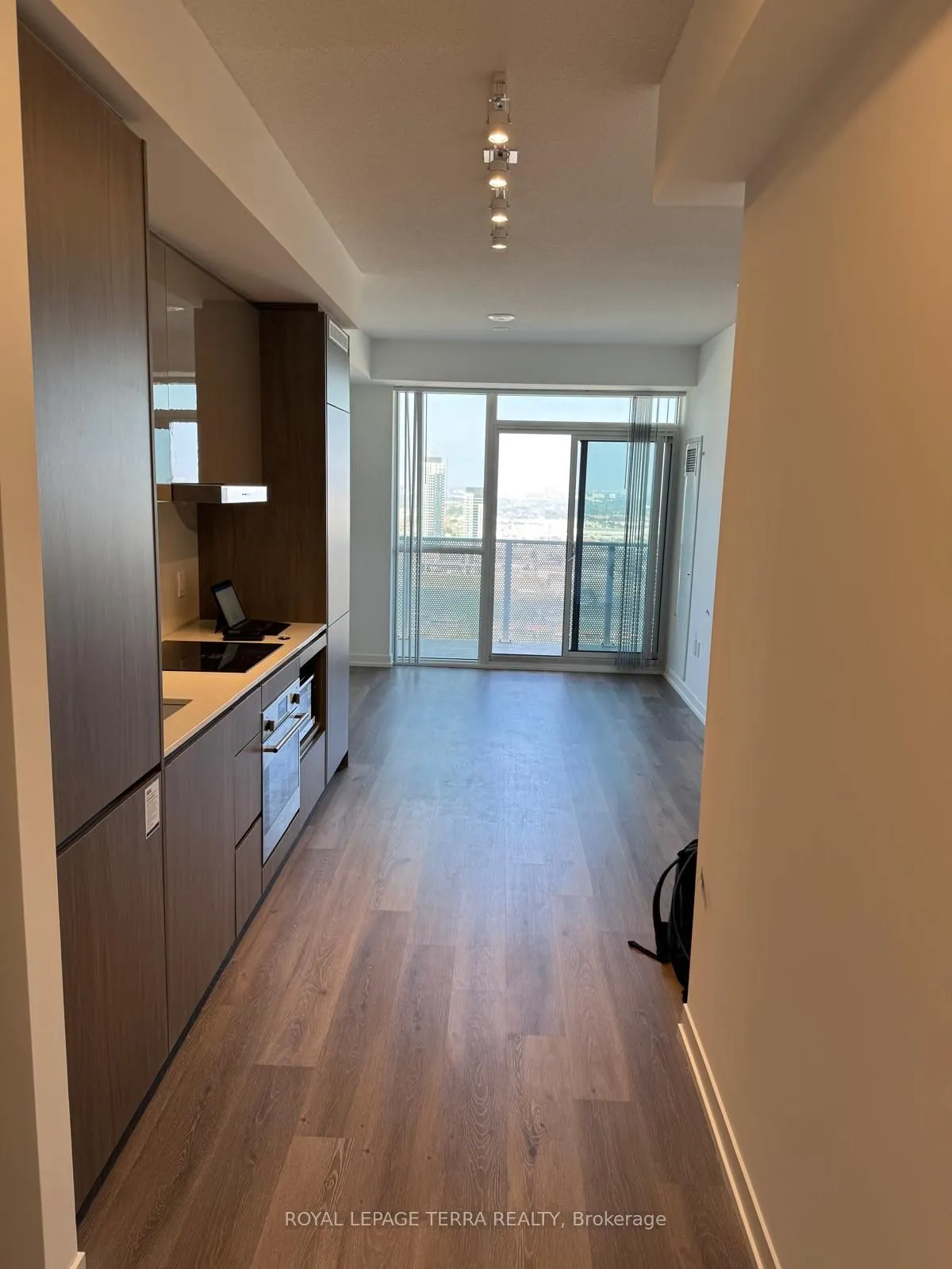 28 Interchange Way, #4007