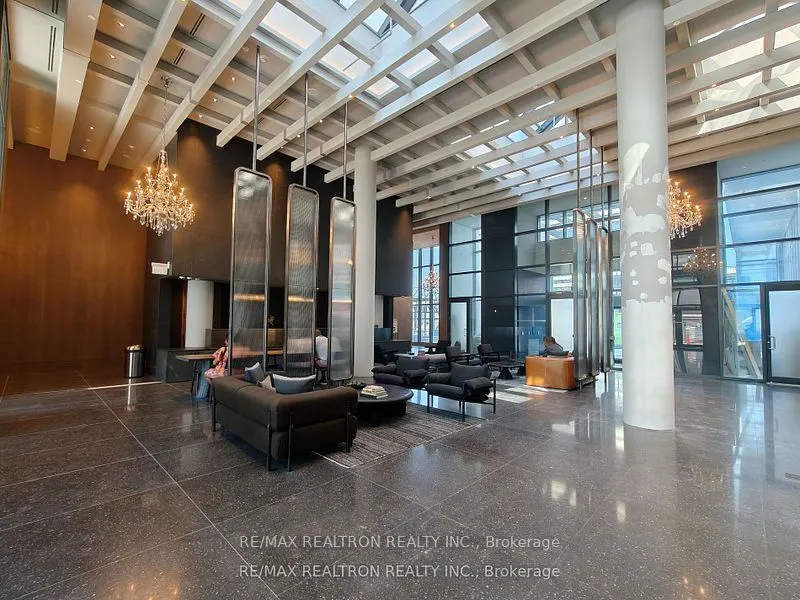 28 Interchange Way, #2209
