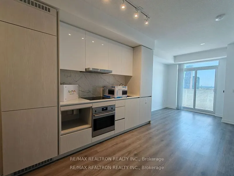 28 Interchange Way, #2209
