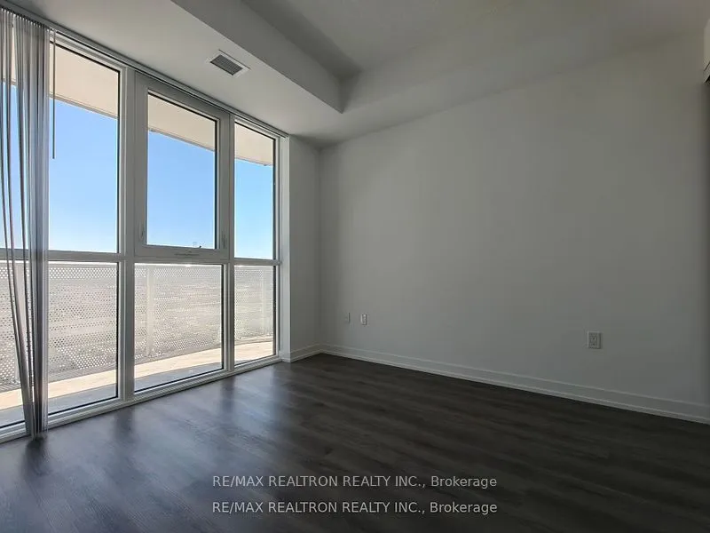 28 Interchange Way, #2209