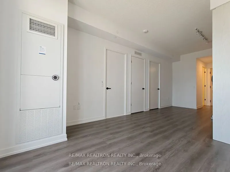28 Interchange Way, #2209