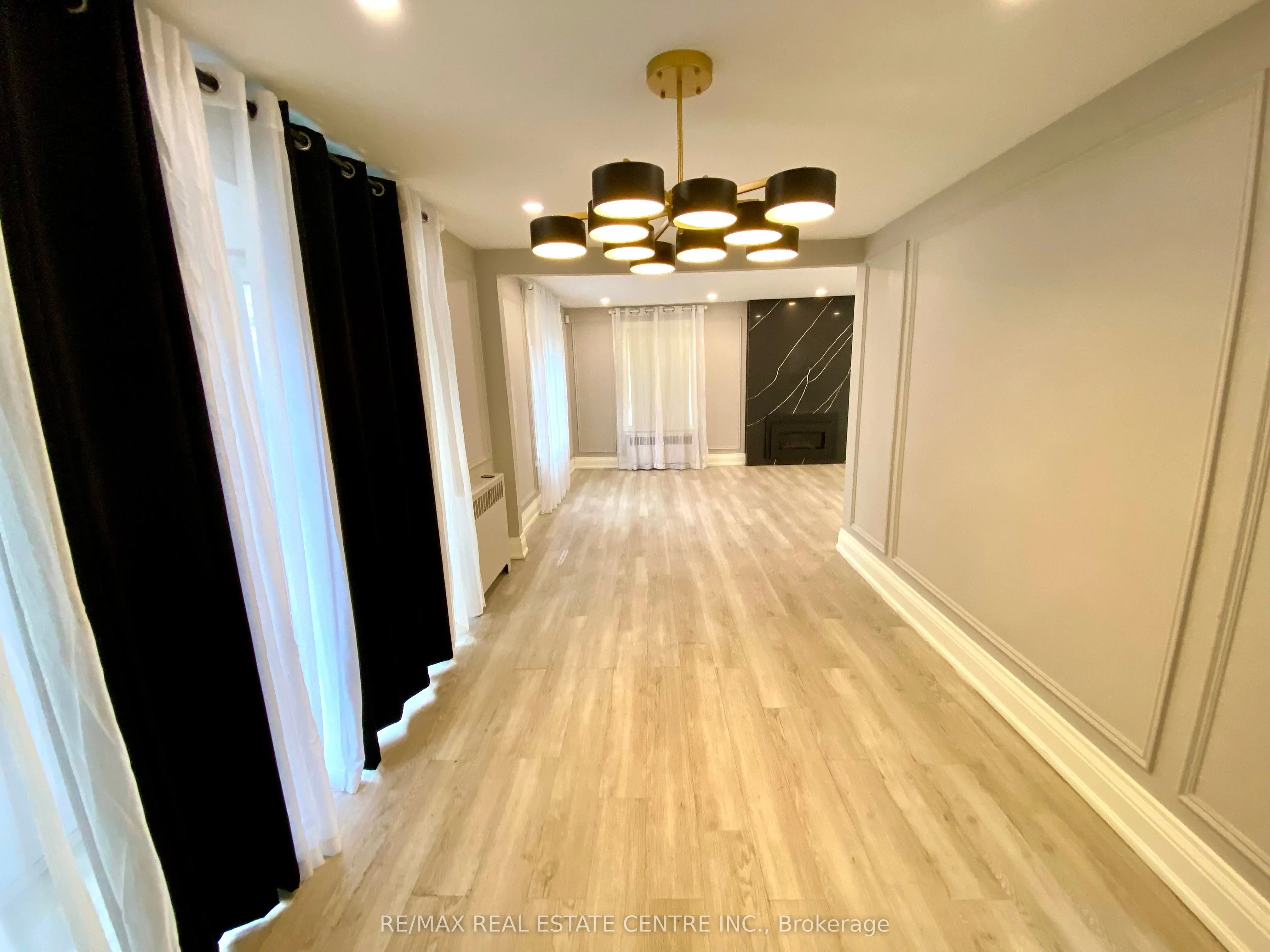 21 John Street E
