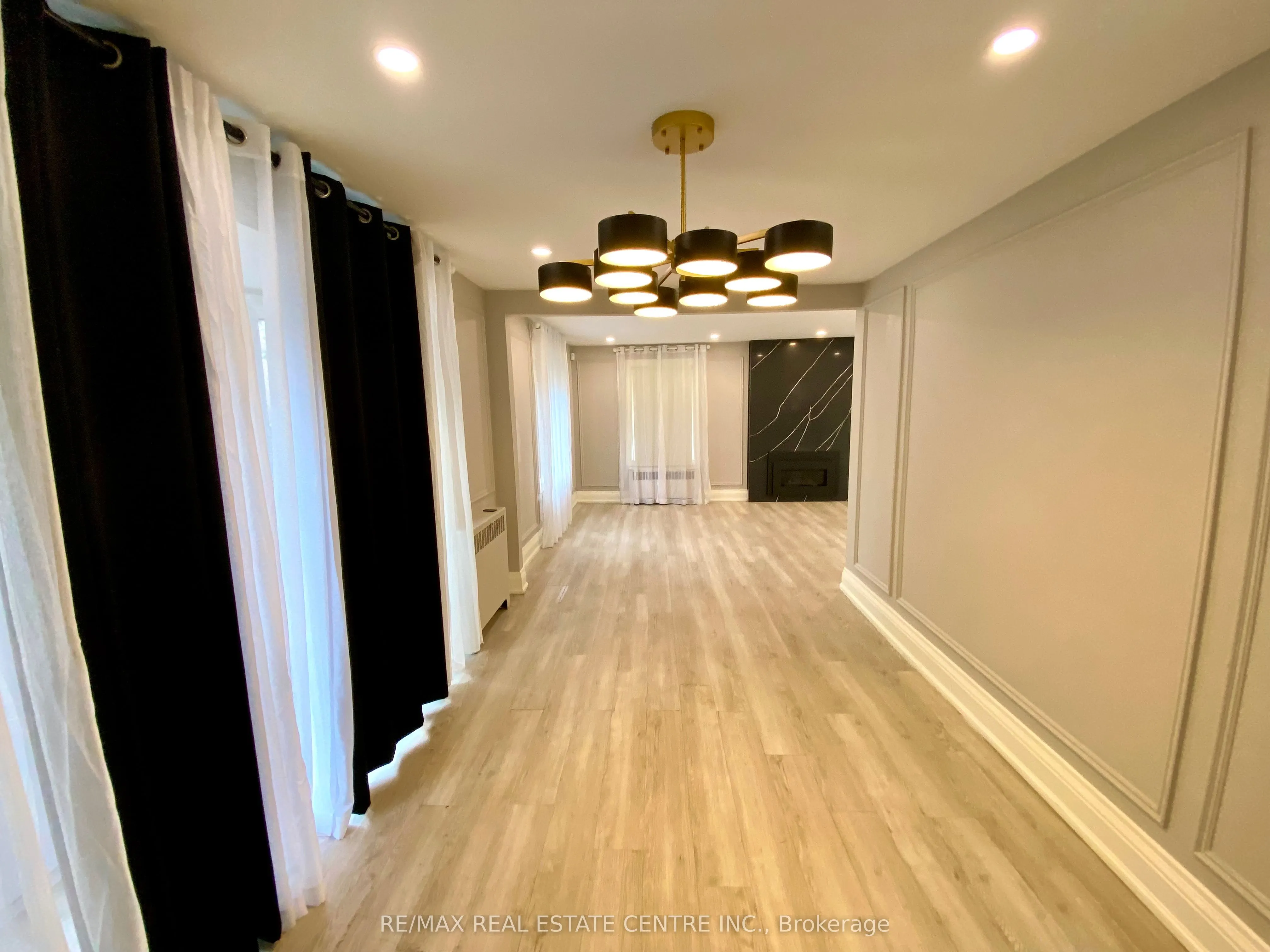 21 John Street E