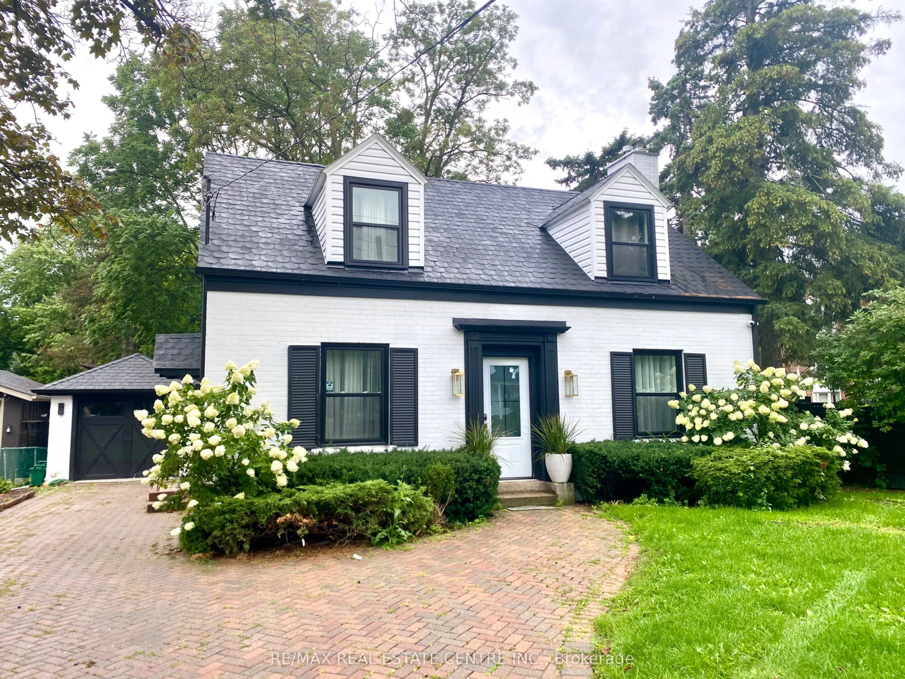 21 John Street E