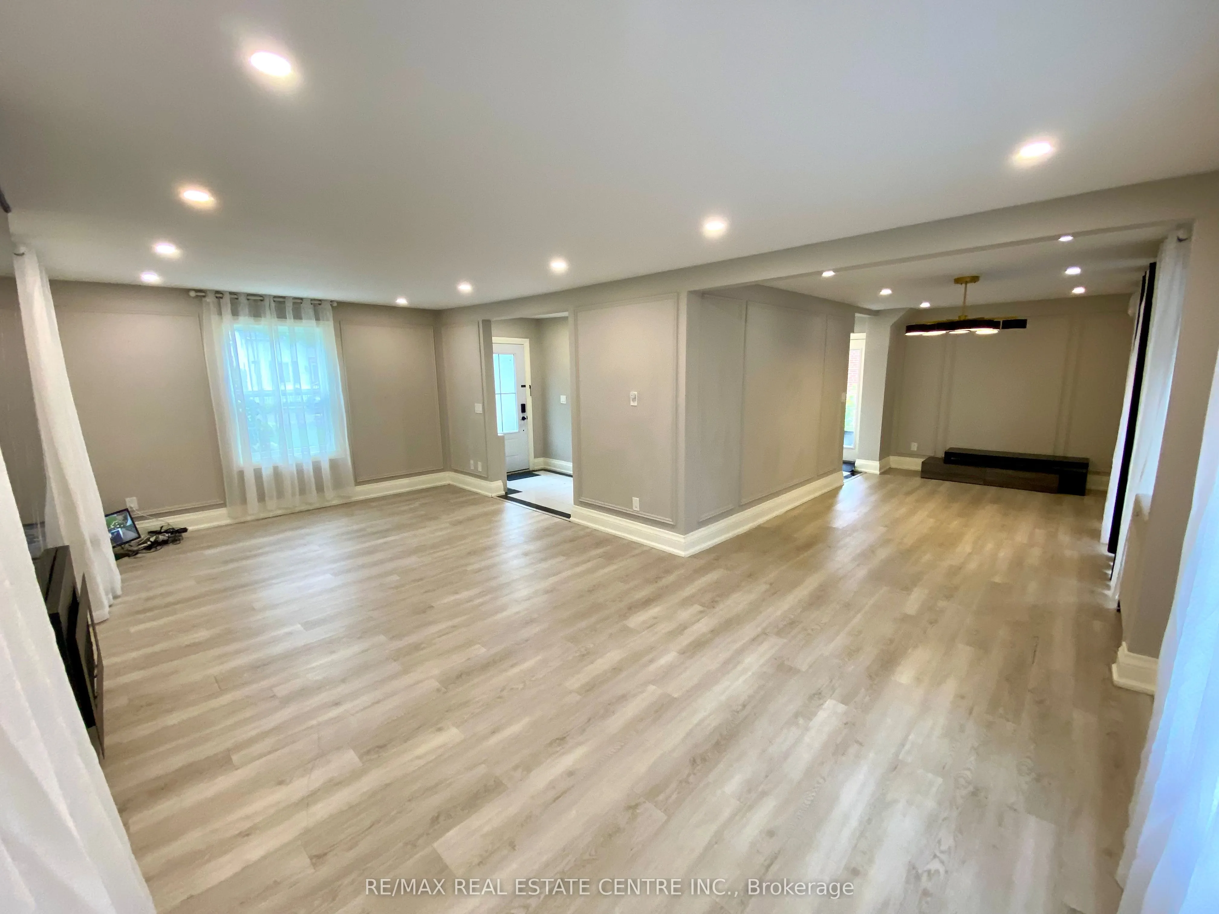21 John Street E