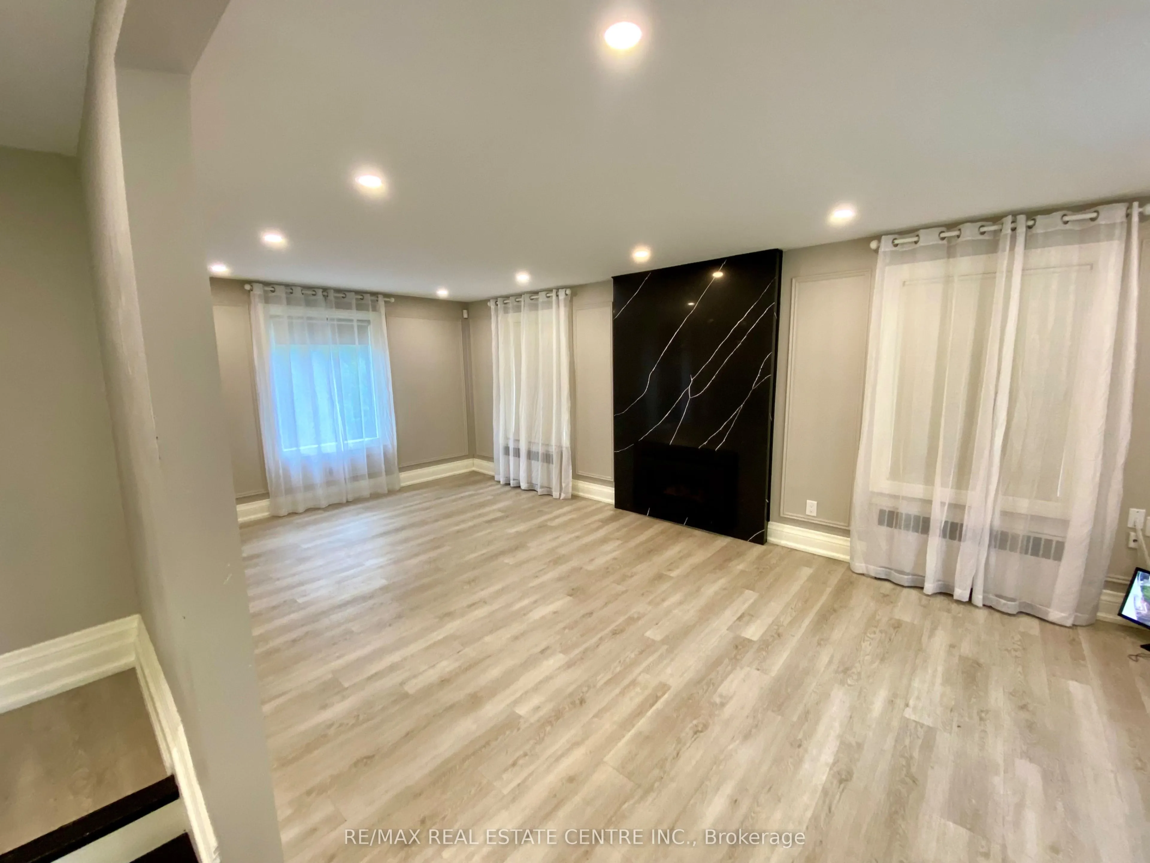 21 John Street E