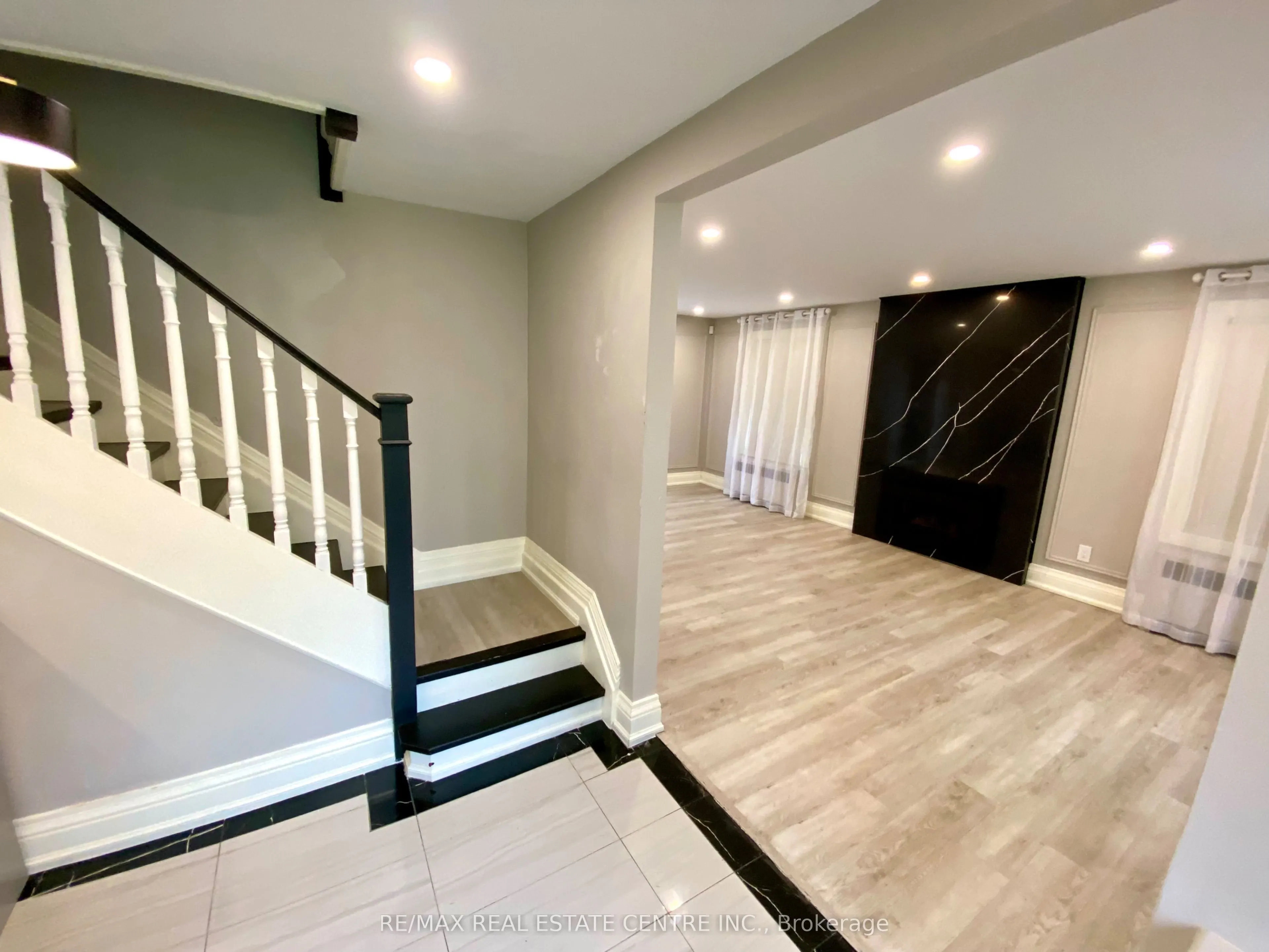 21 John Street E