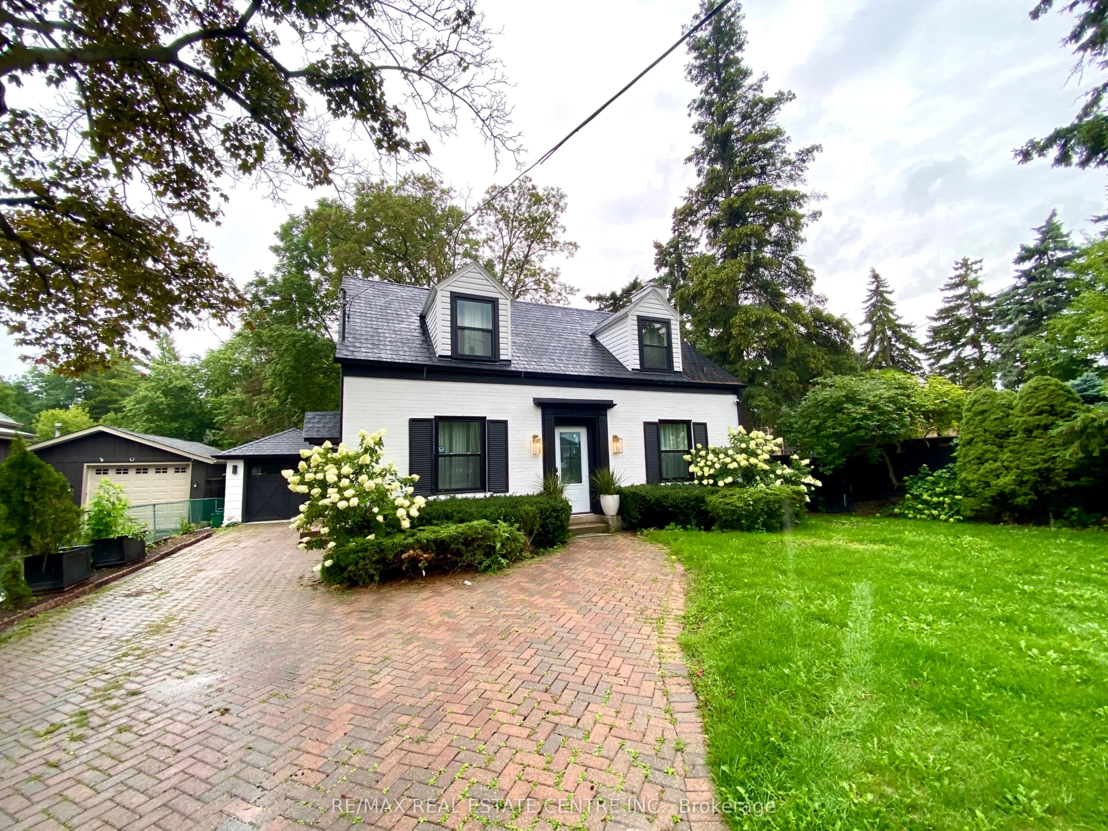 21 John Street E