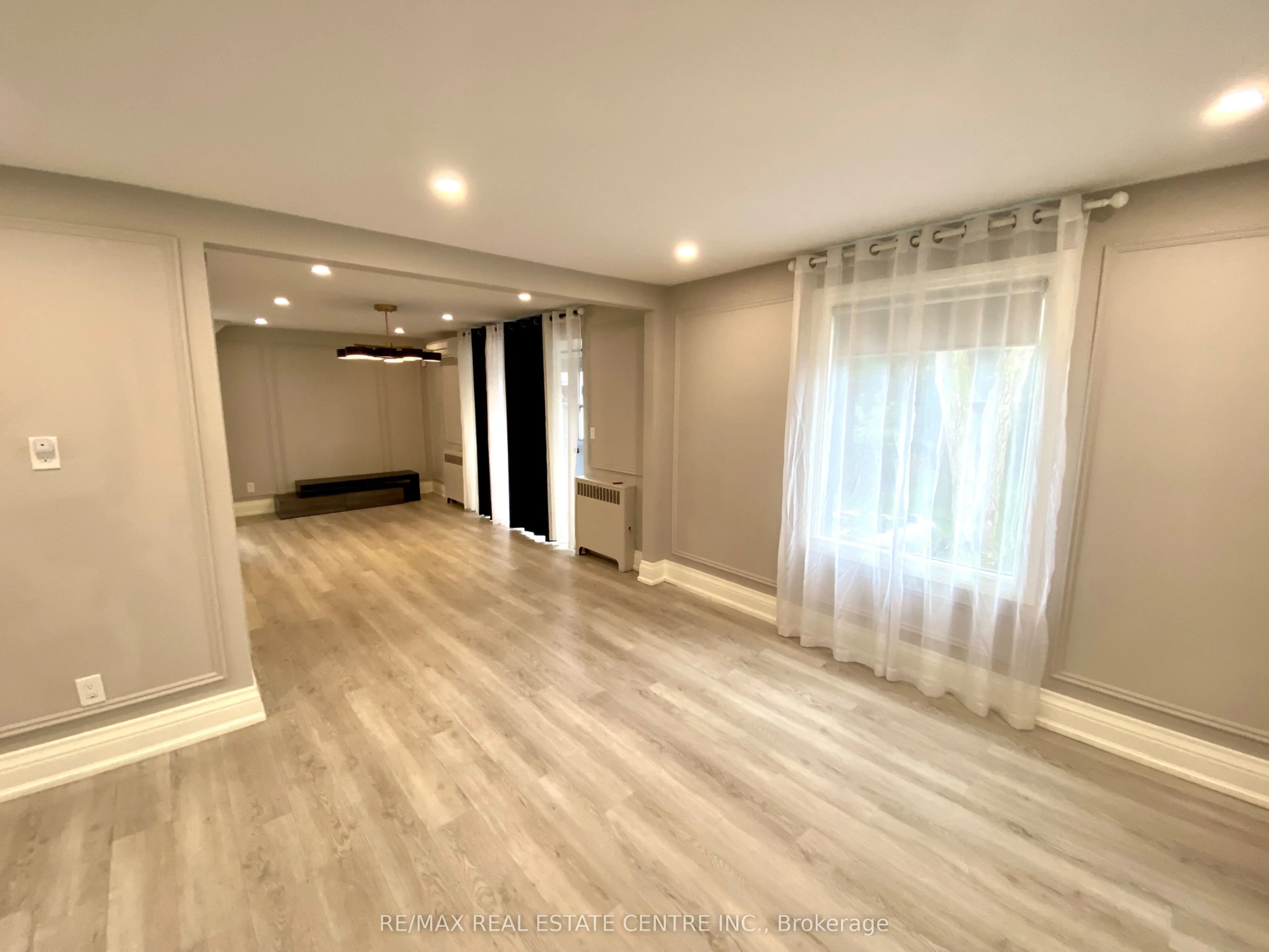 21 John Street E