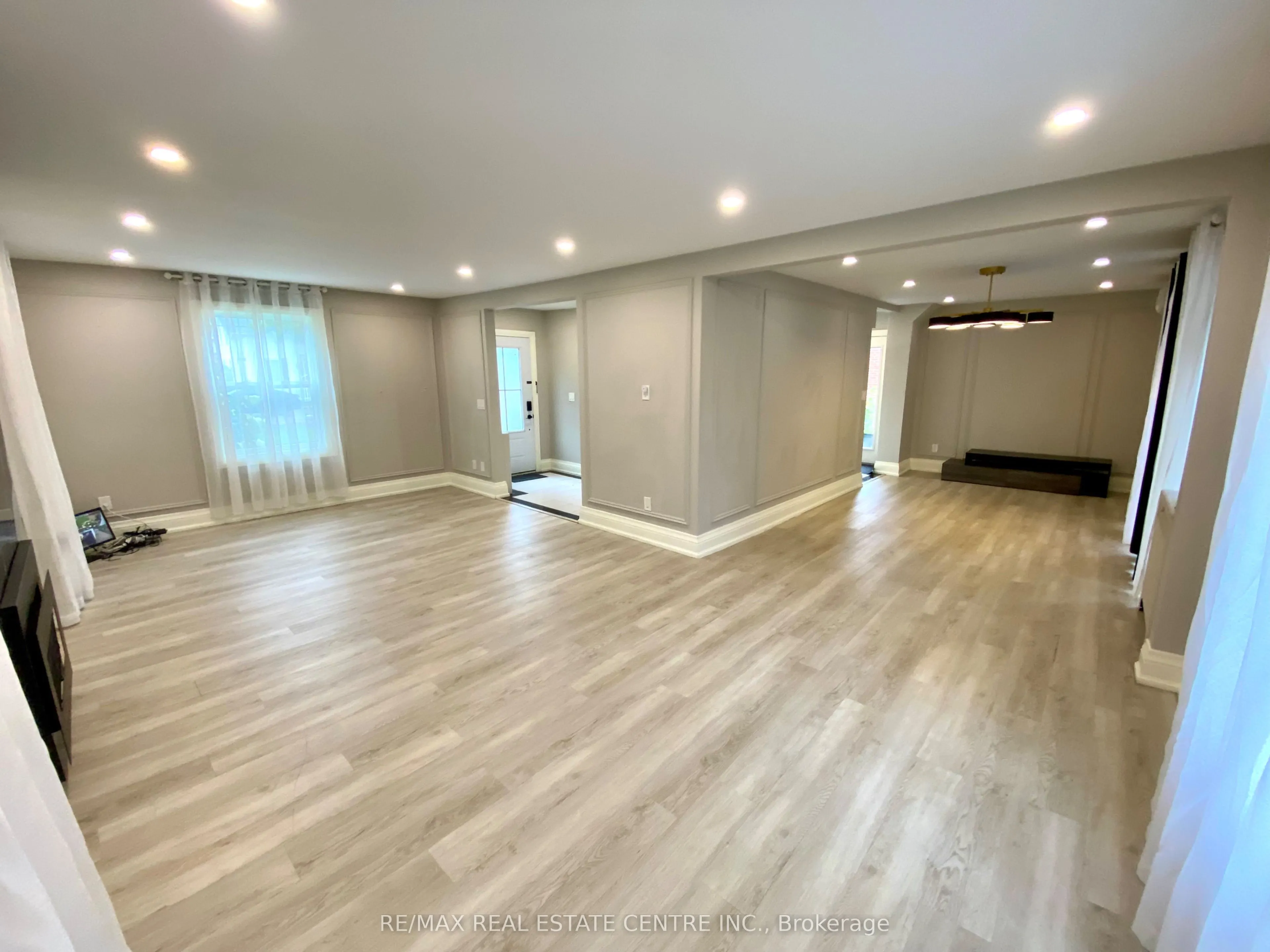 21 John Street E