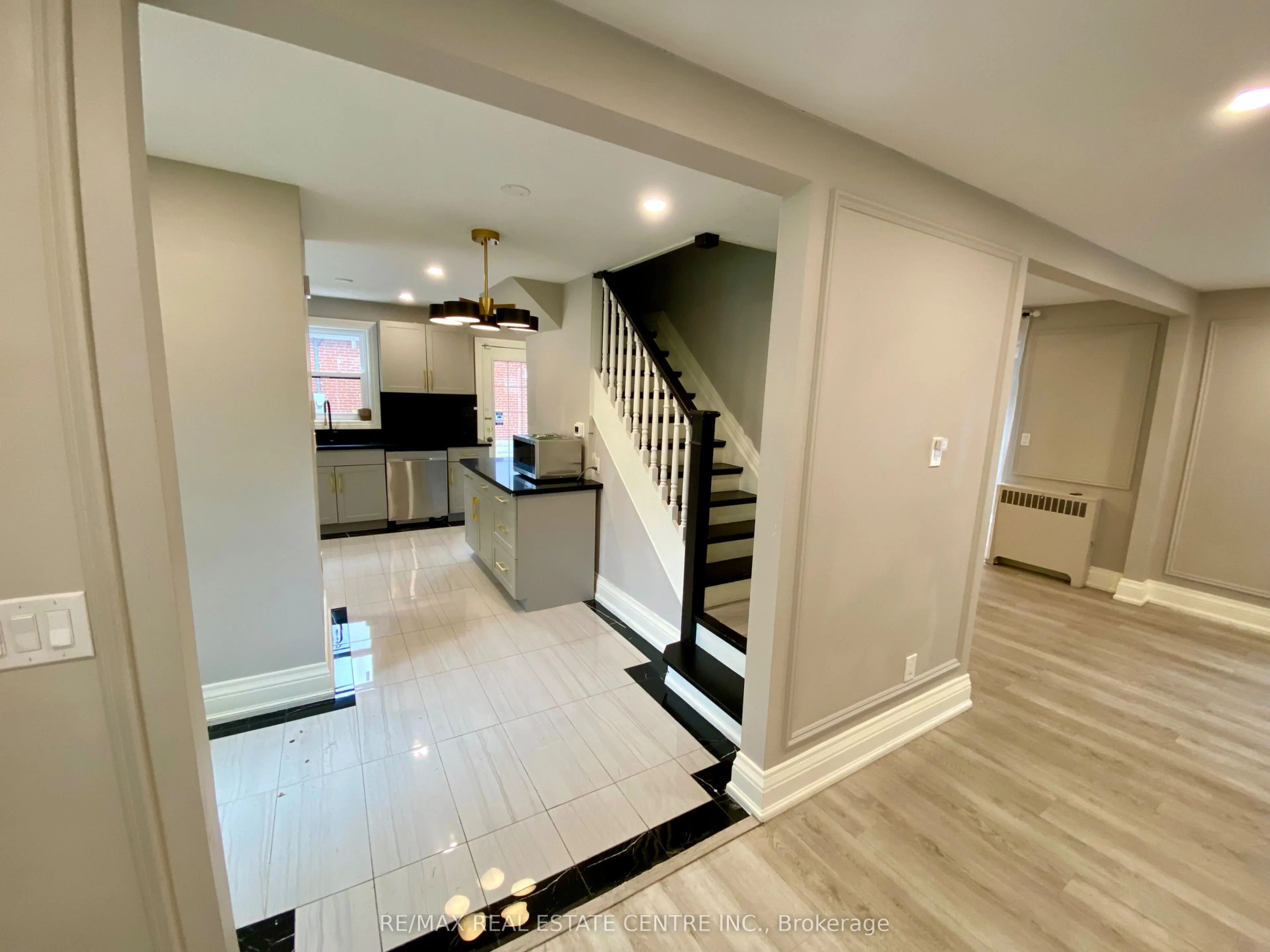 21 John Street E