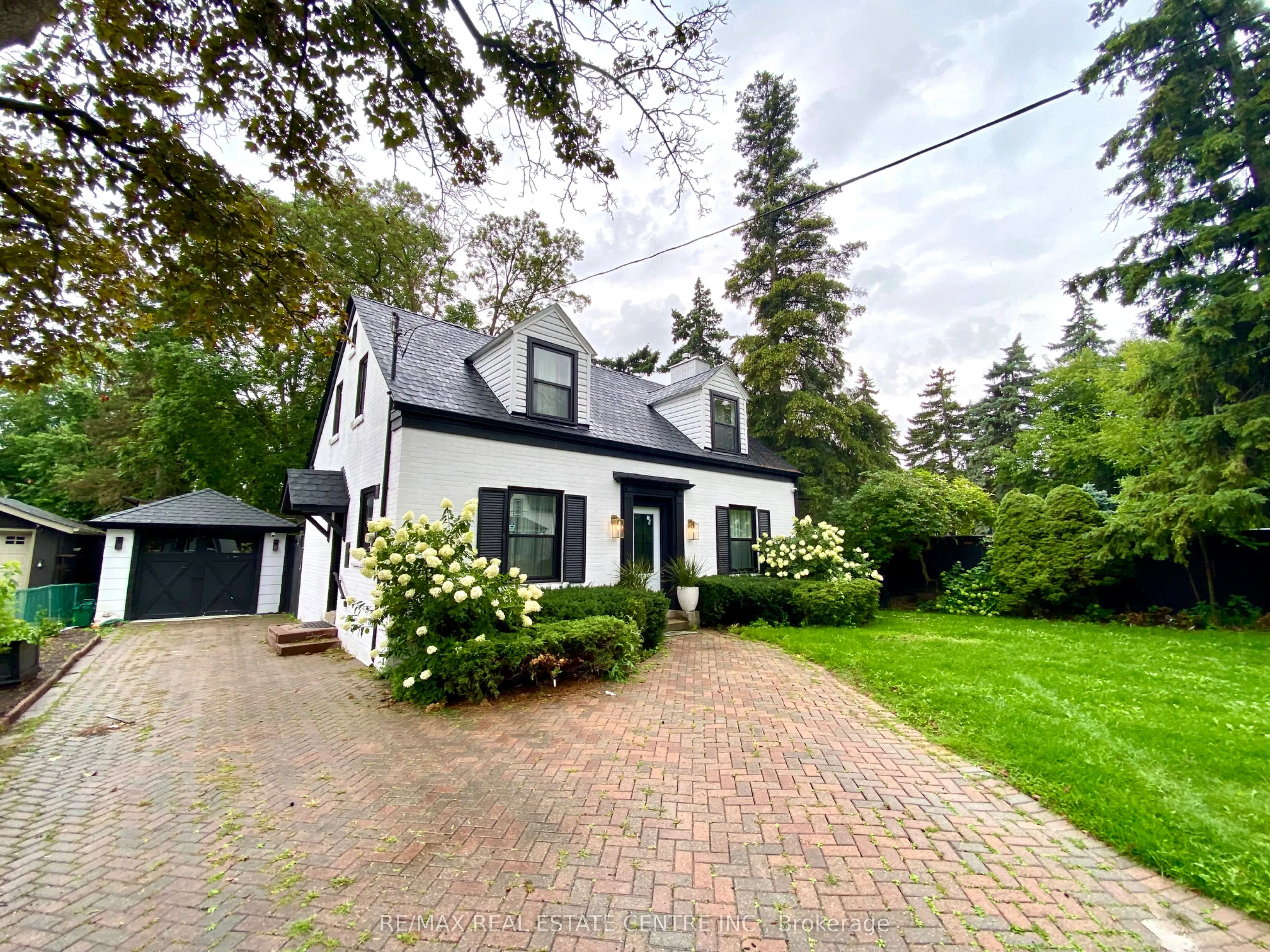 21 John Street E