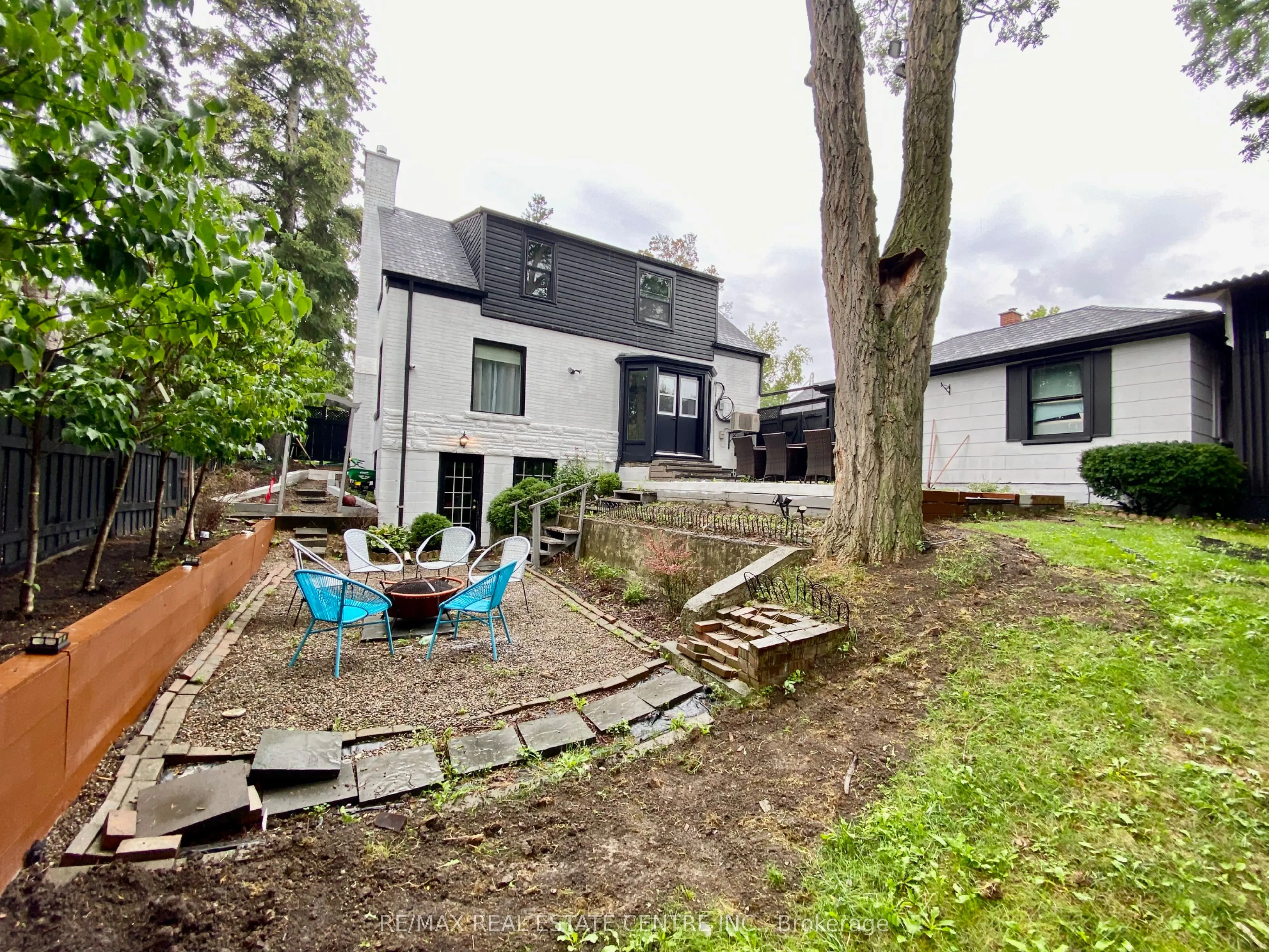 21 John Street E