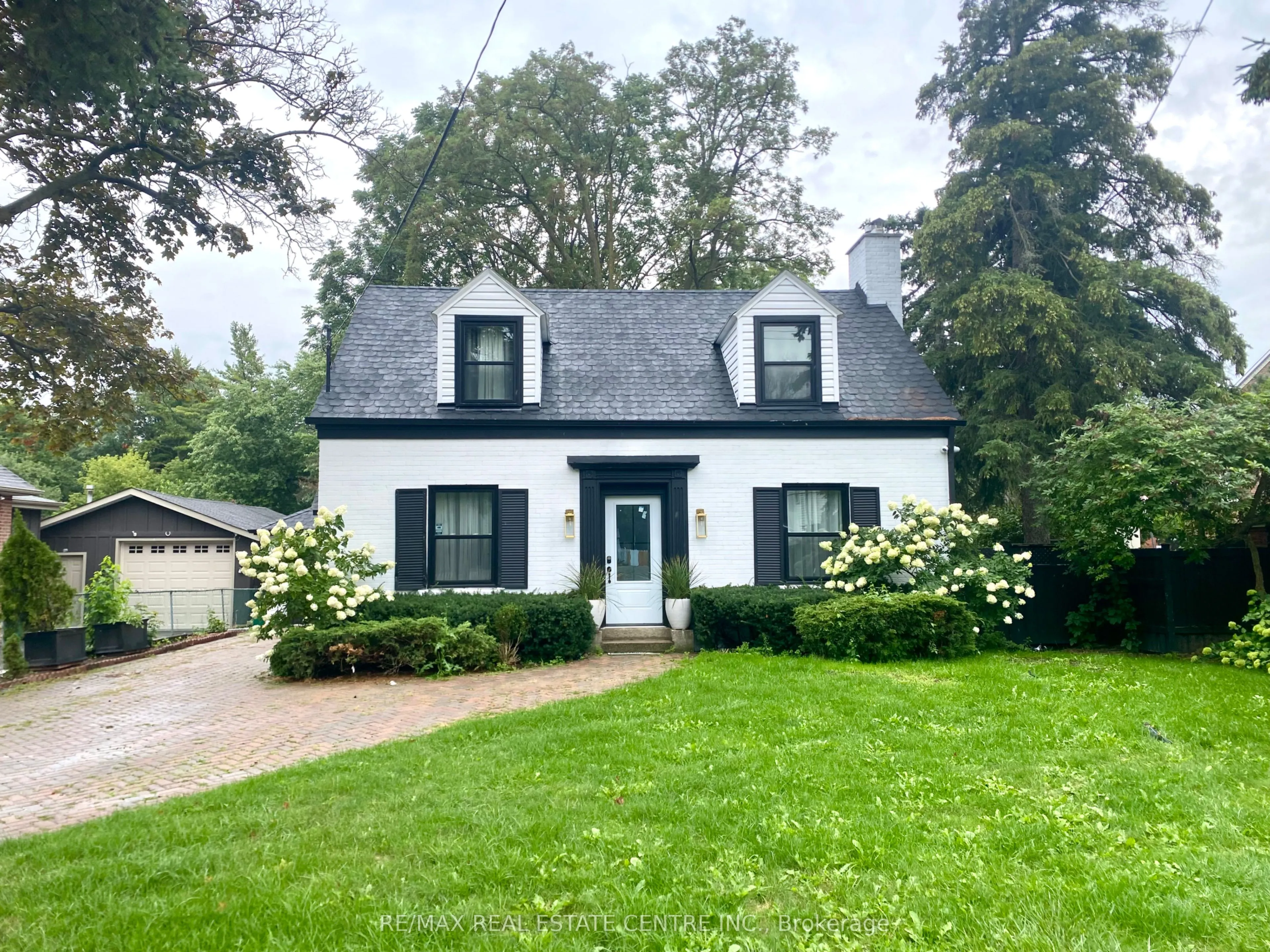21 John Street E