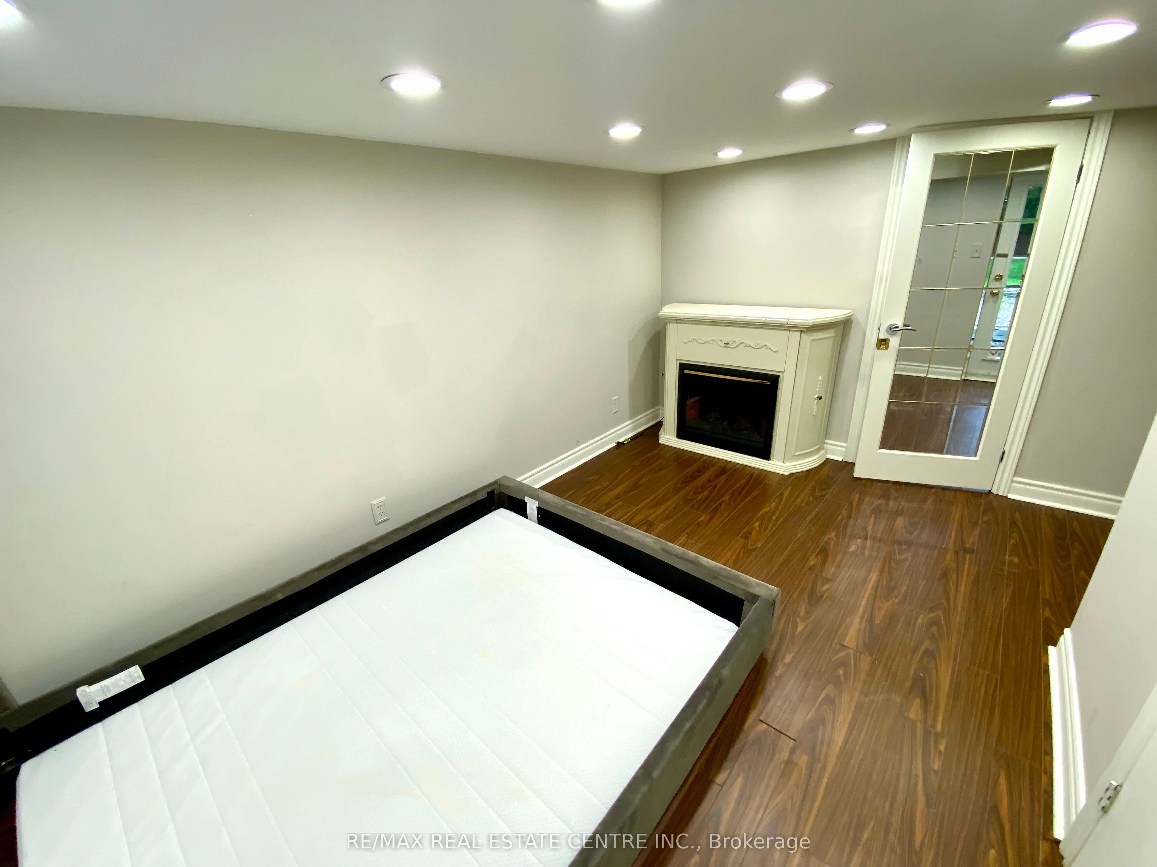 21 John Street E