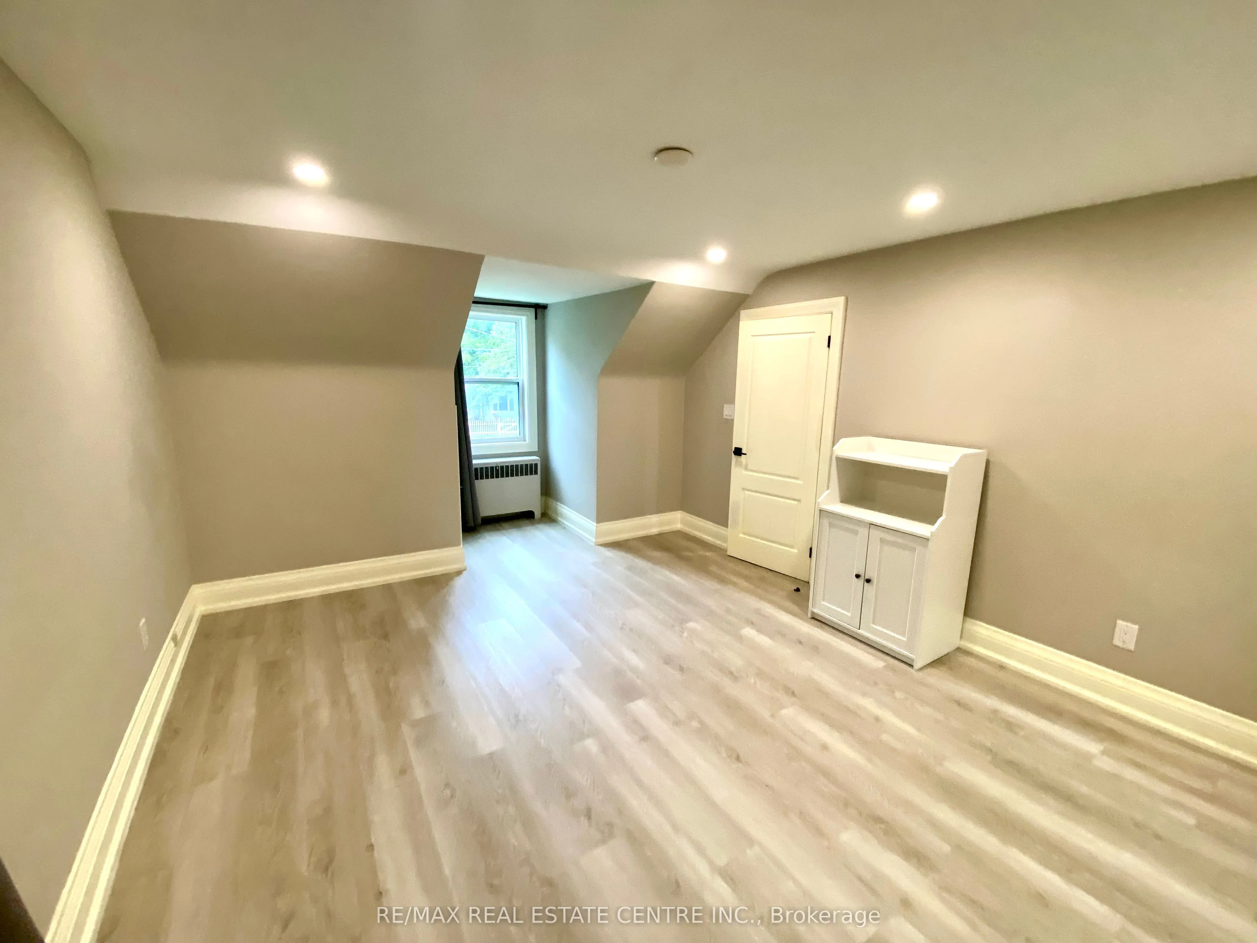 21 John Street E