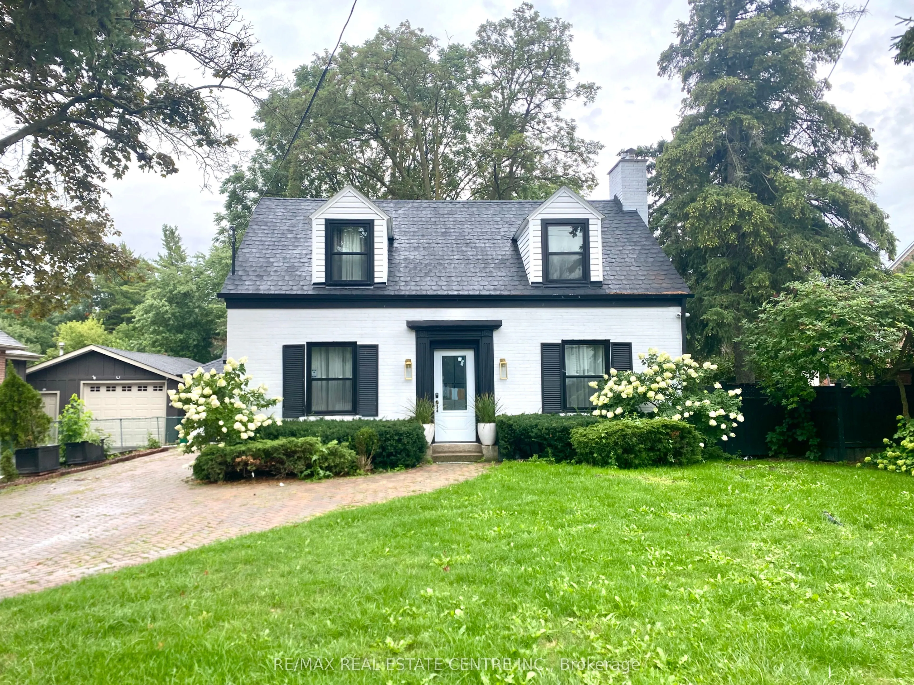 21 John Street E