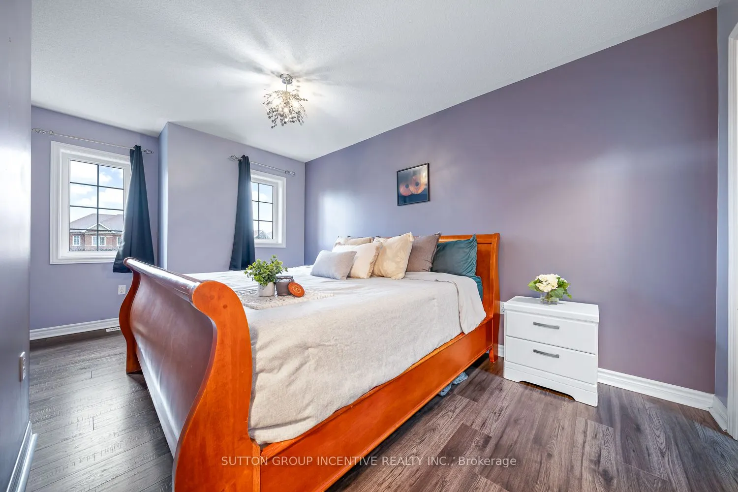 105 COLLIER Crescent