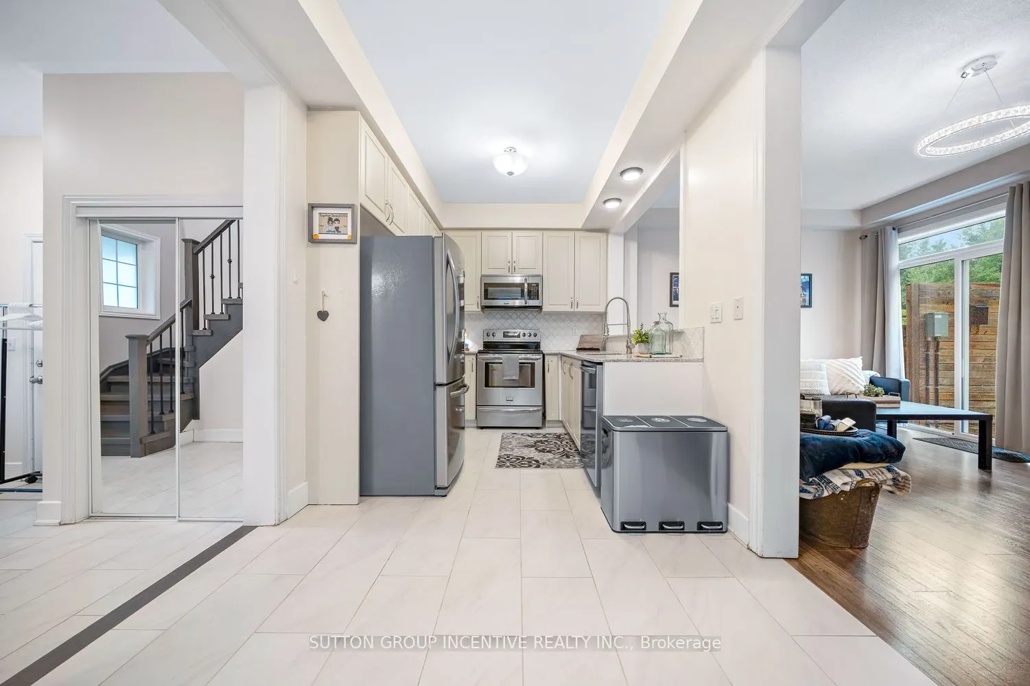 105 COLLIER Crescent