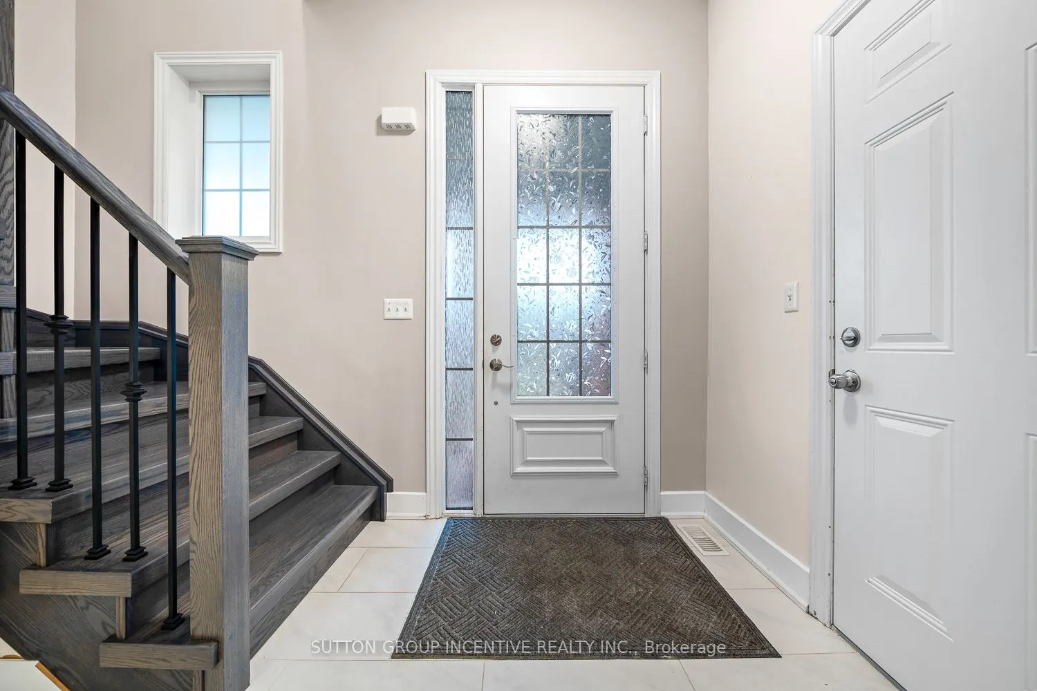 105 COLLIER Crescent