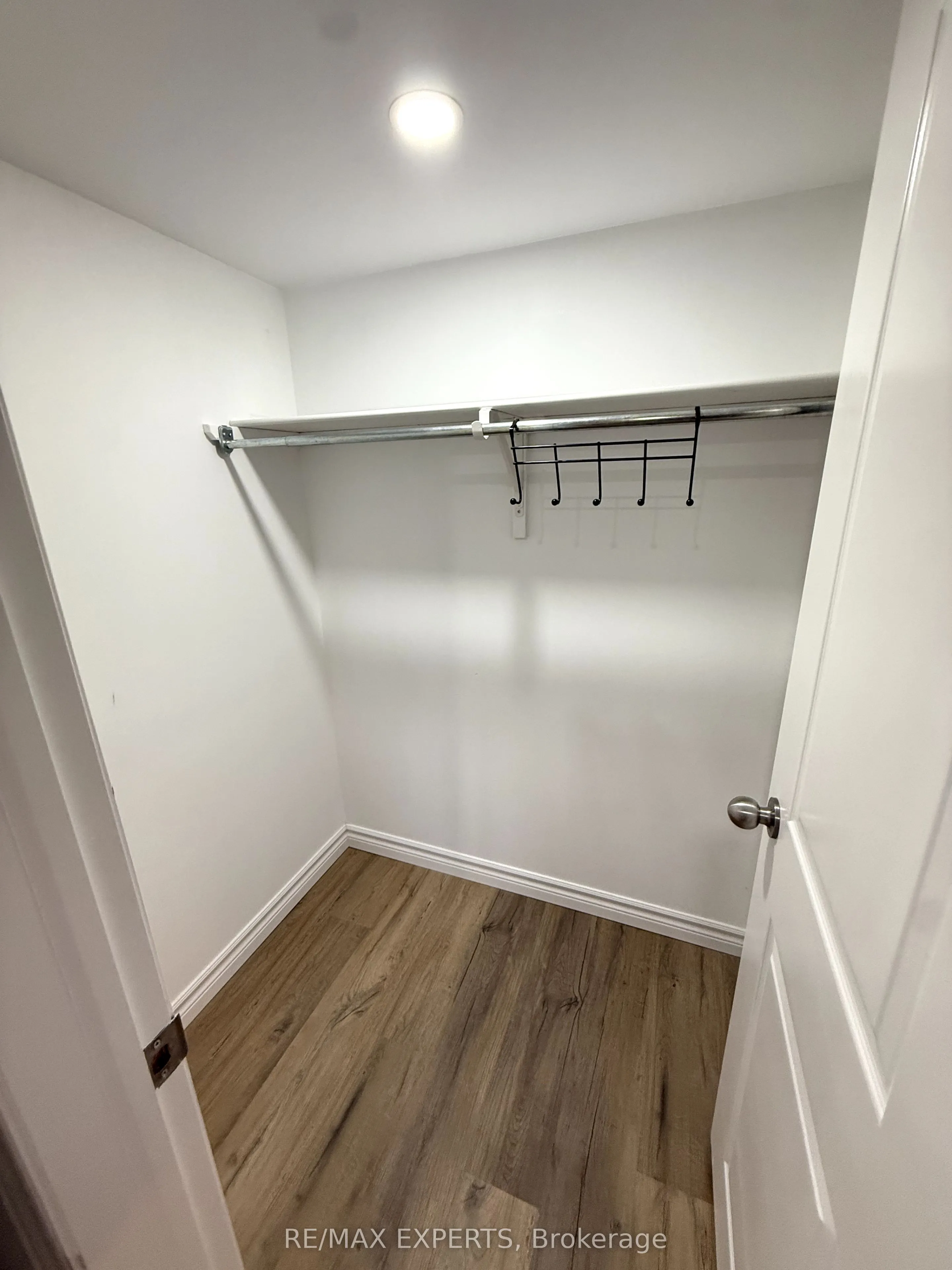 23 KENNETH ROSS Bend