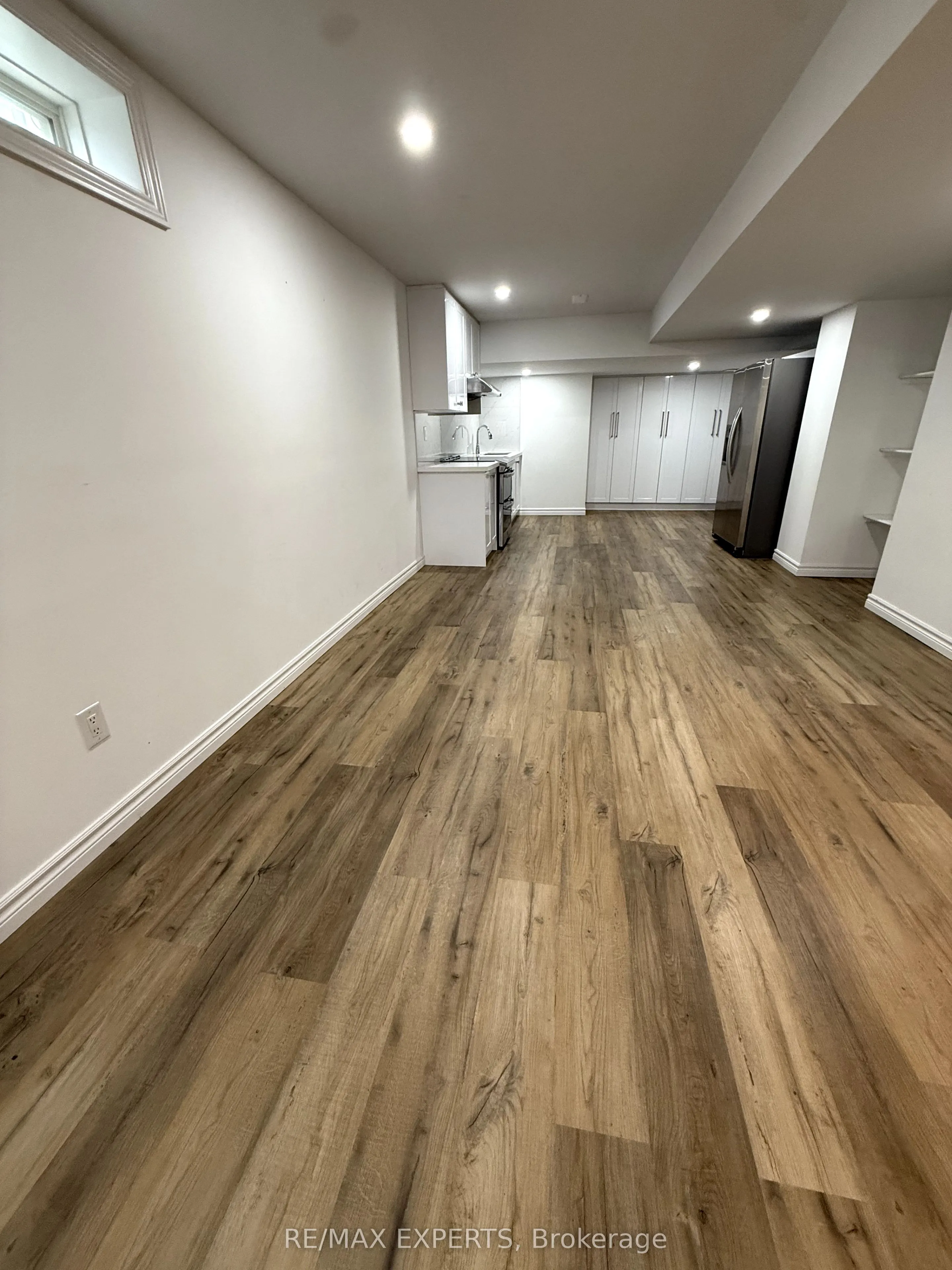 23 KENNETH ROSS Bend