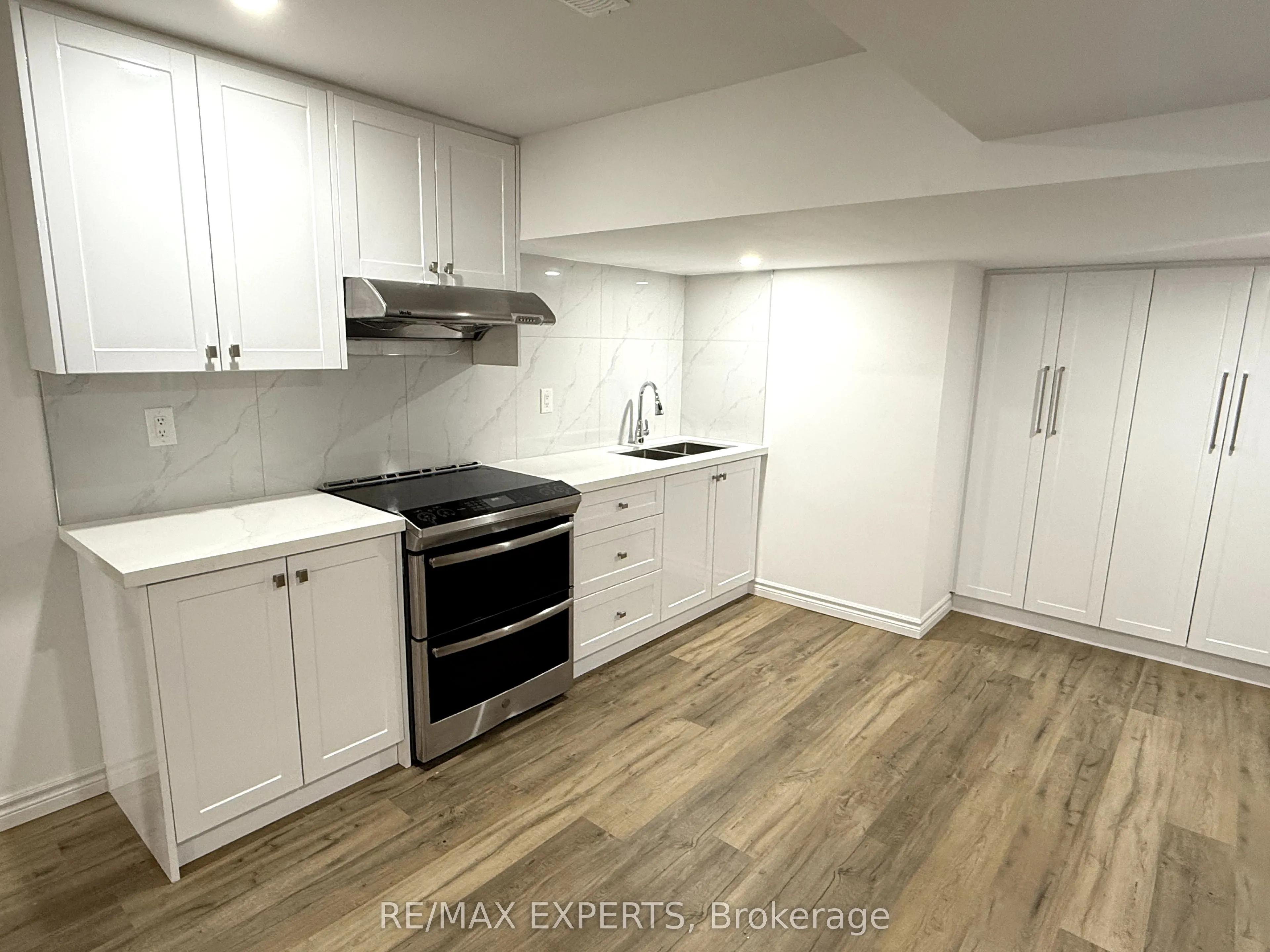 23 KENNETH ROSS Bend