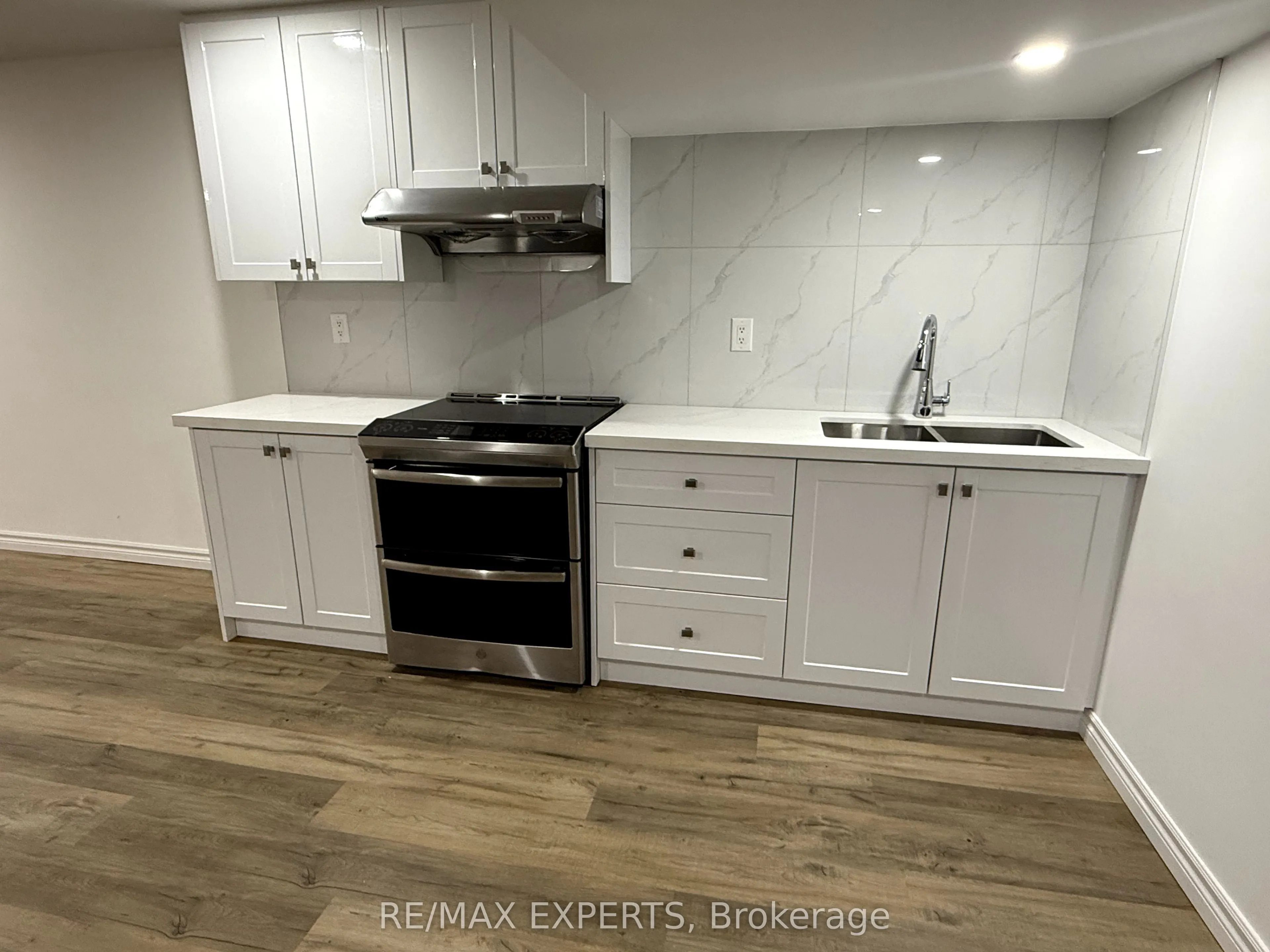 23 KENNETH ROSS Bend