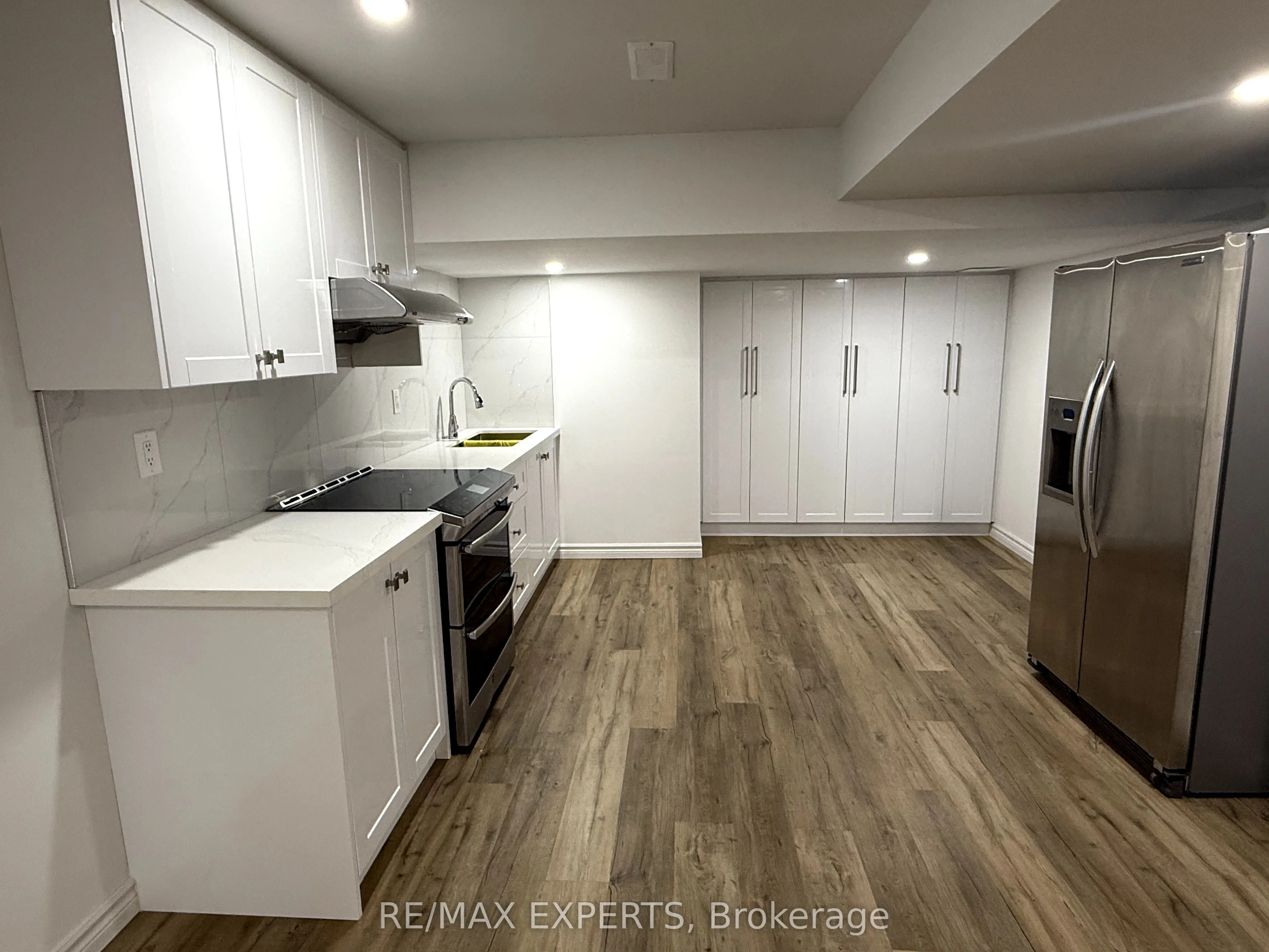 23 KENNETH ROSS Bend
