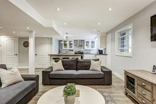 61 Deerwood Crescent
