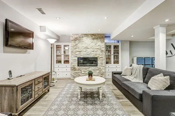 61 Deerwood Crescent