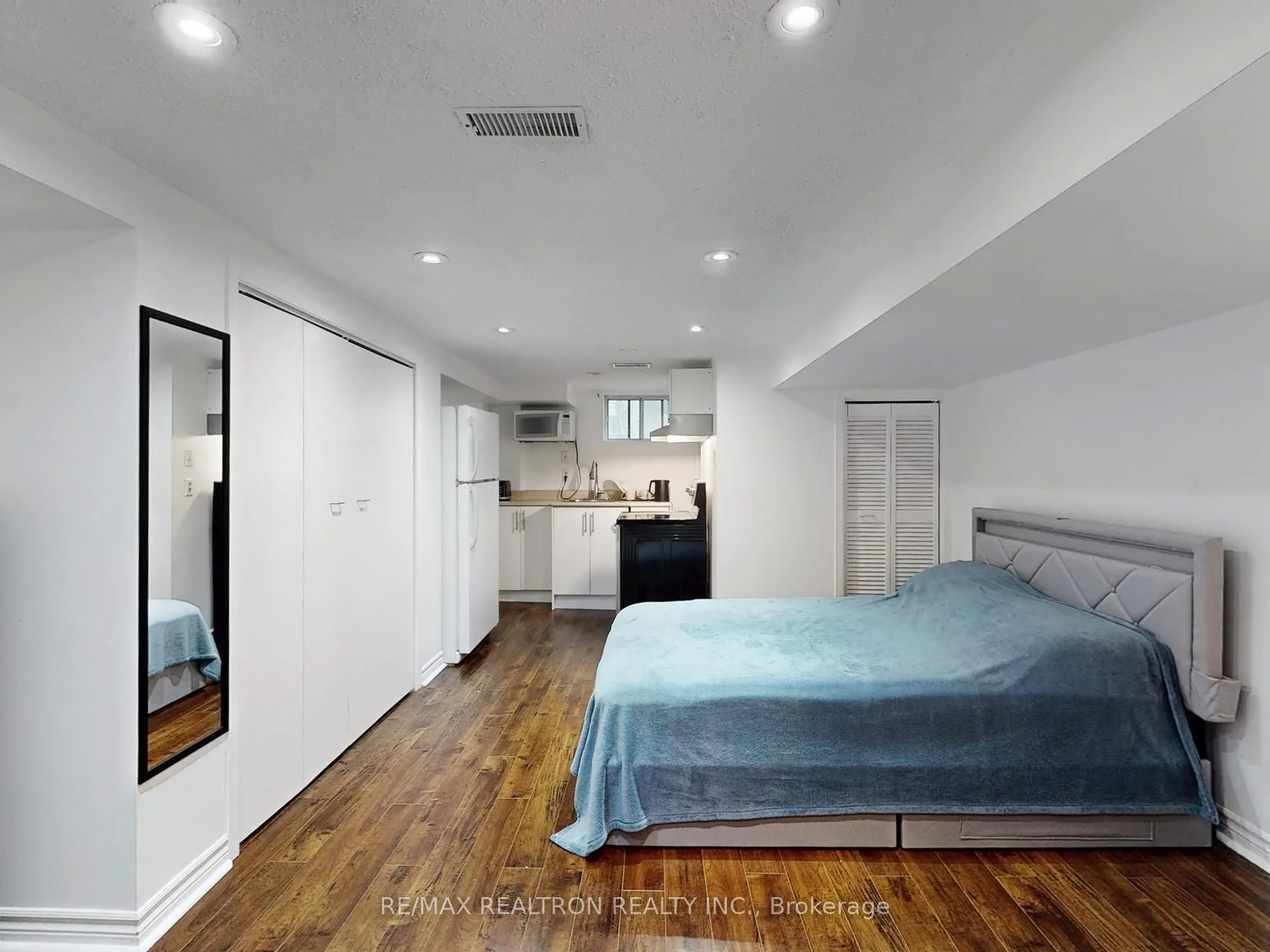 242 Beechy Drive, #Main