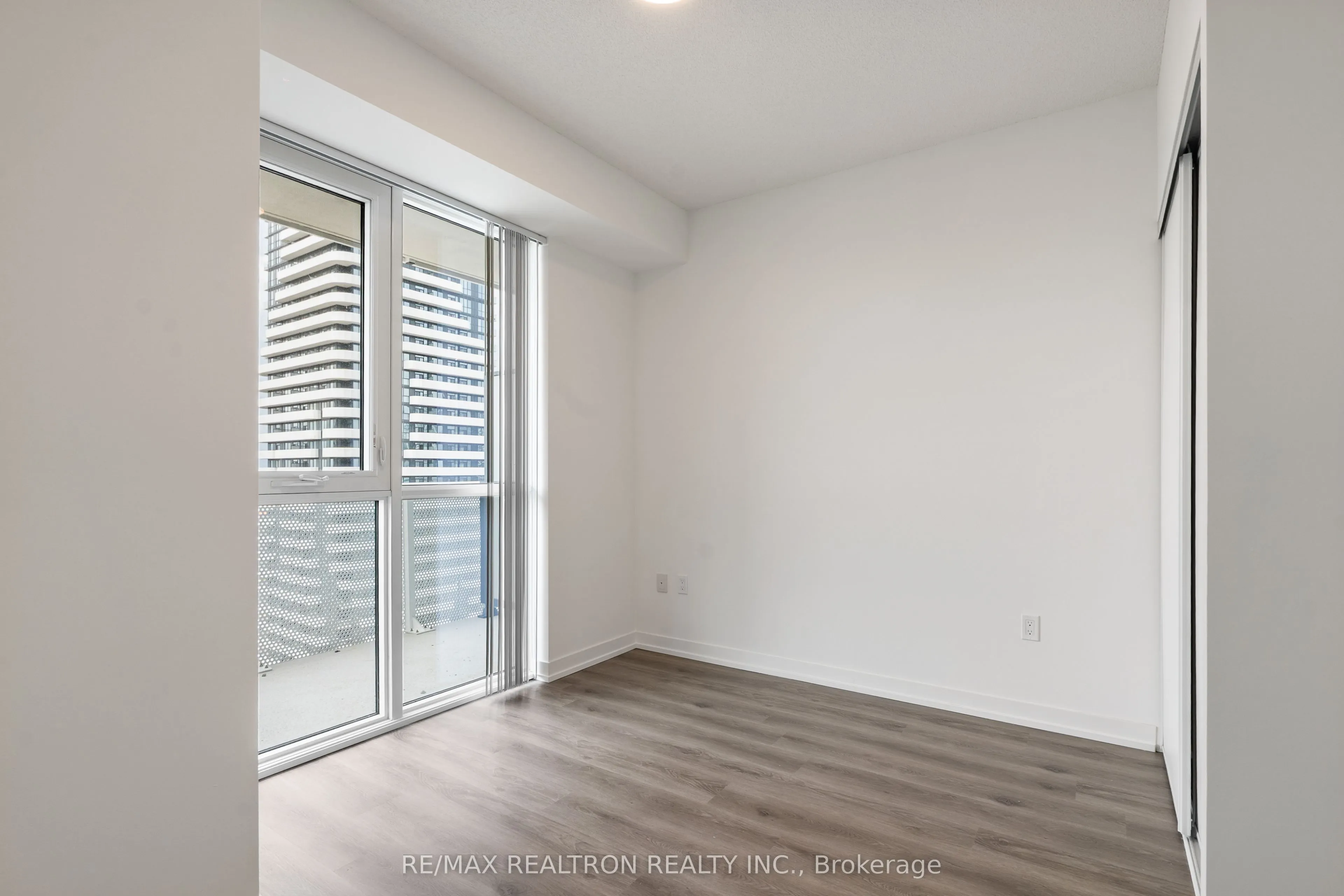 28 Interchange Way, #16