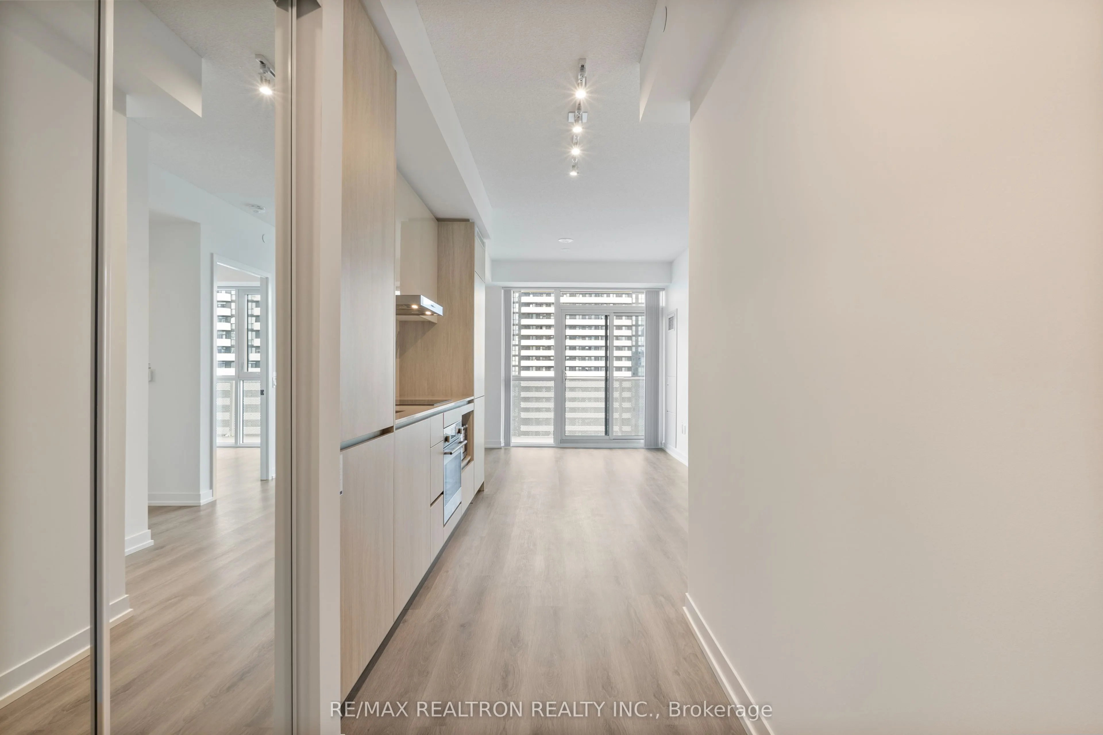 28 Interchange Way, #16
