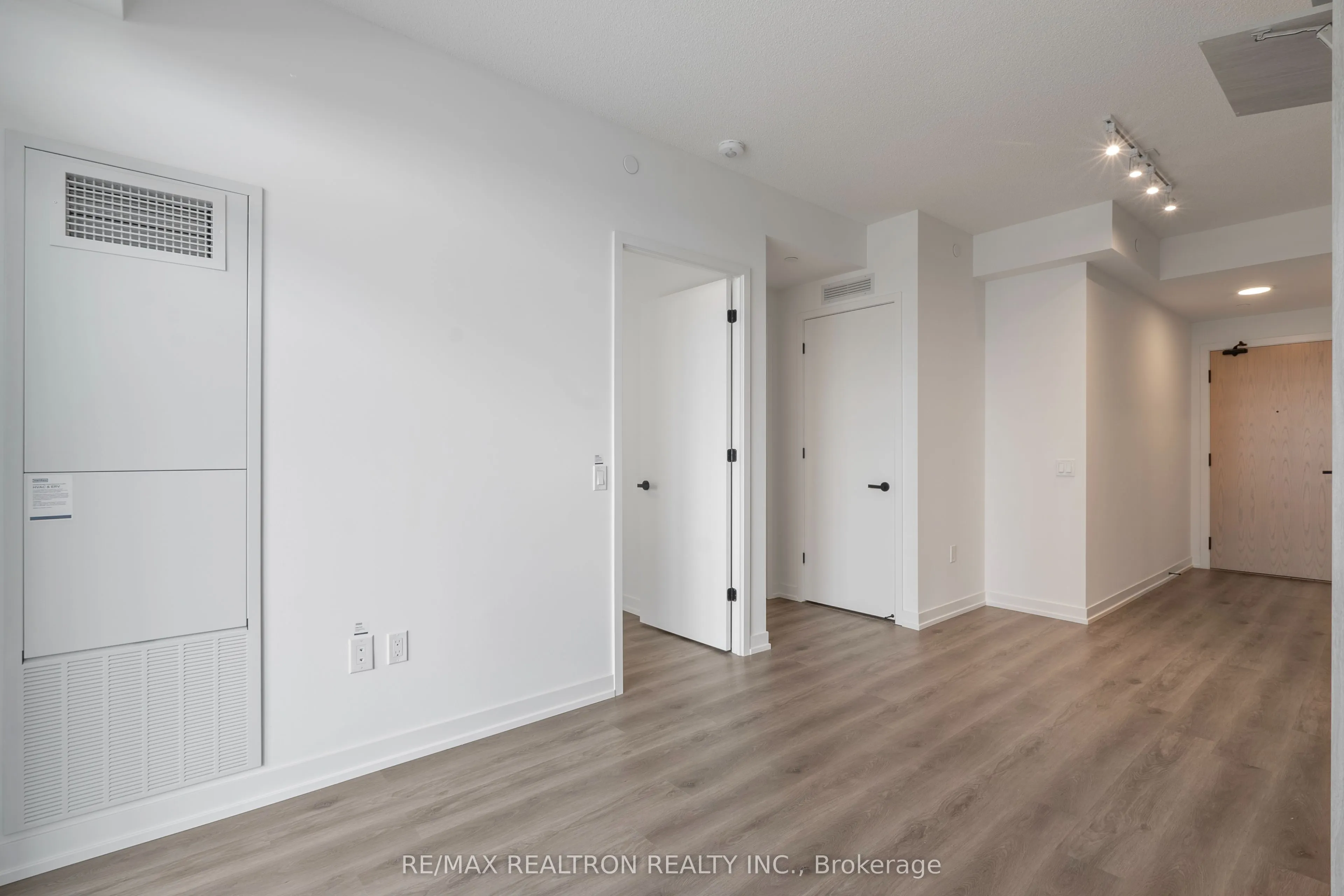28 Interchange Way, #16