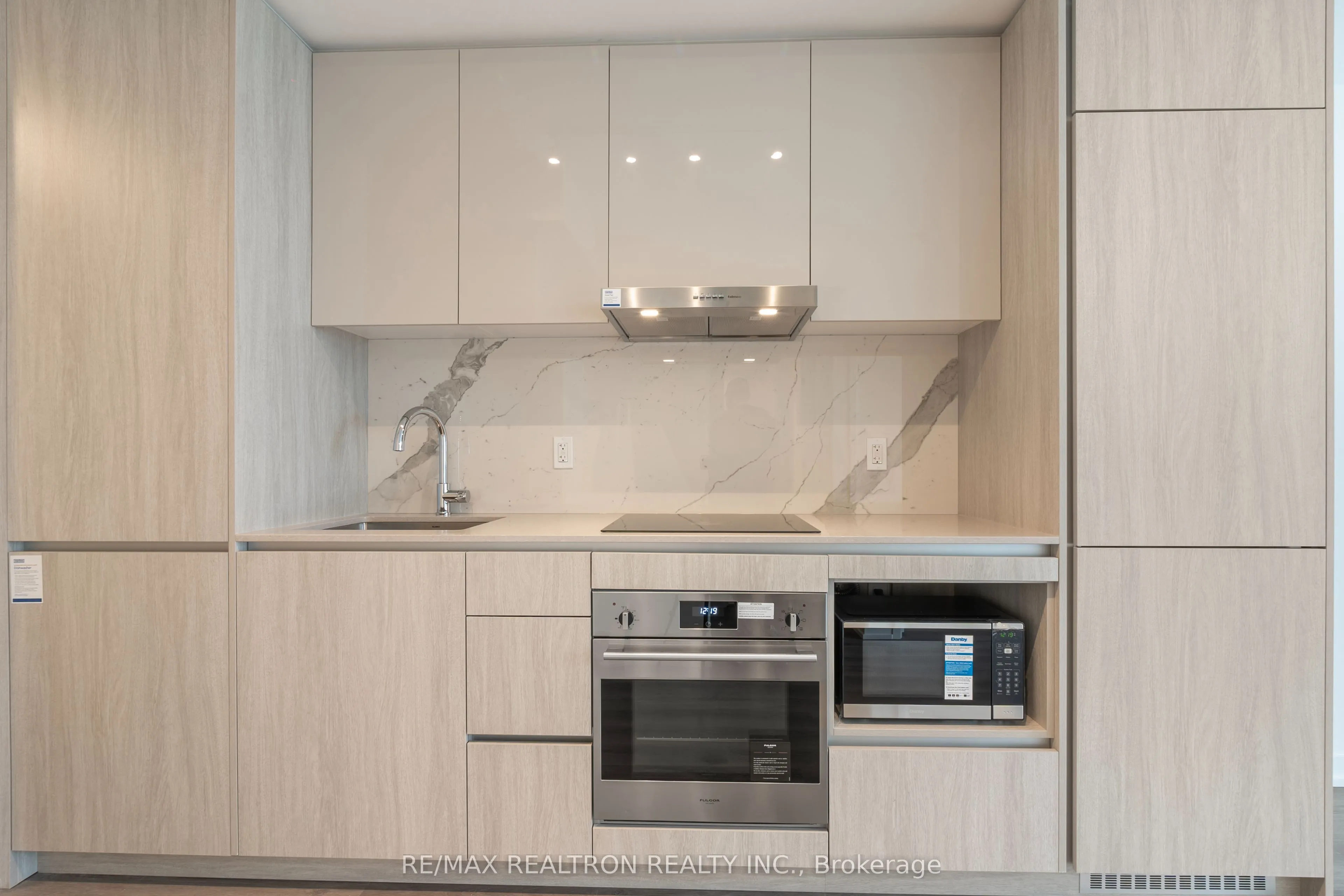 28 Interchange Way, #16