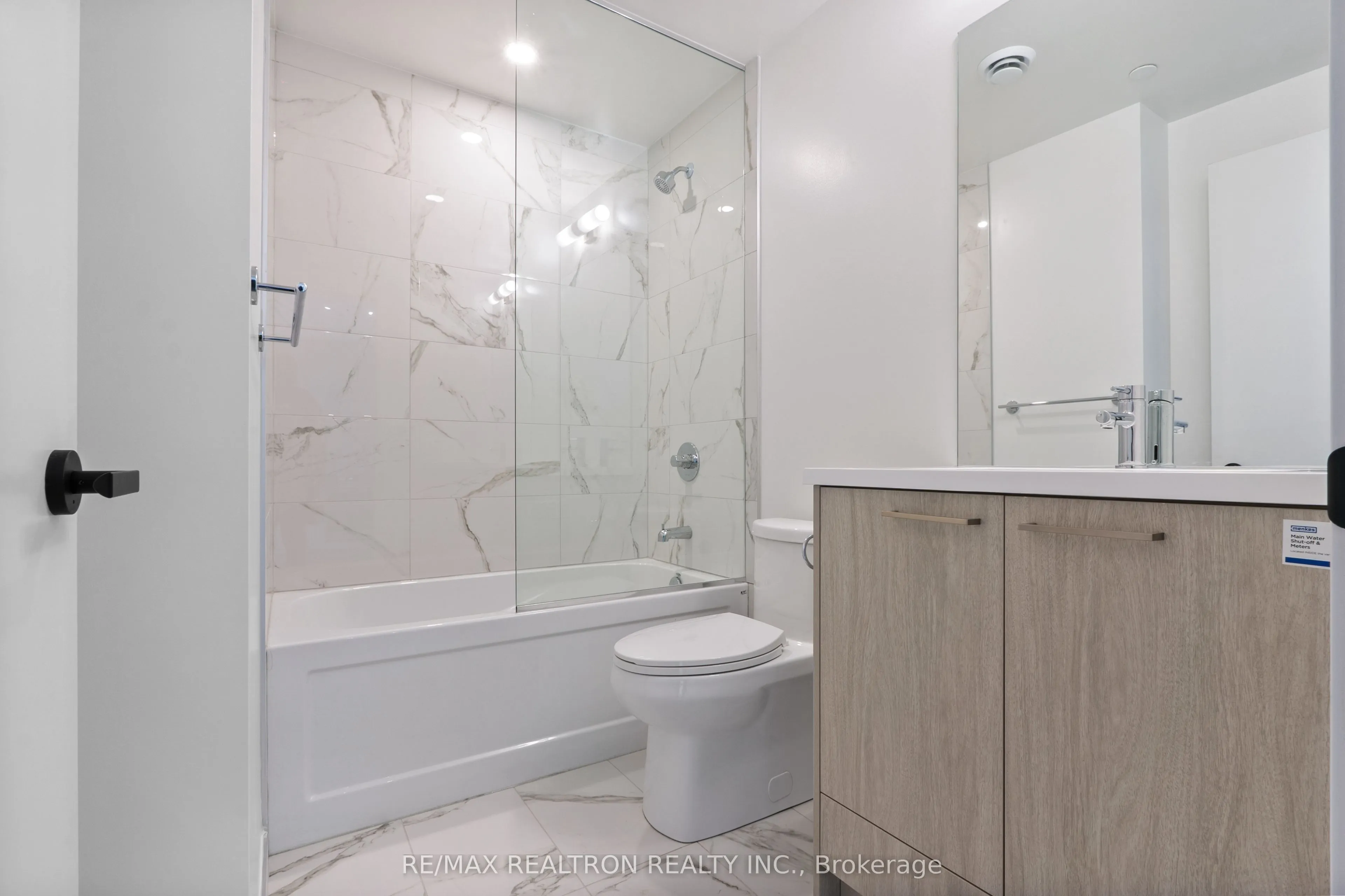 28 Interchange Way, #16
