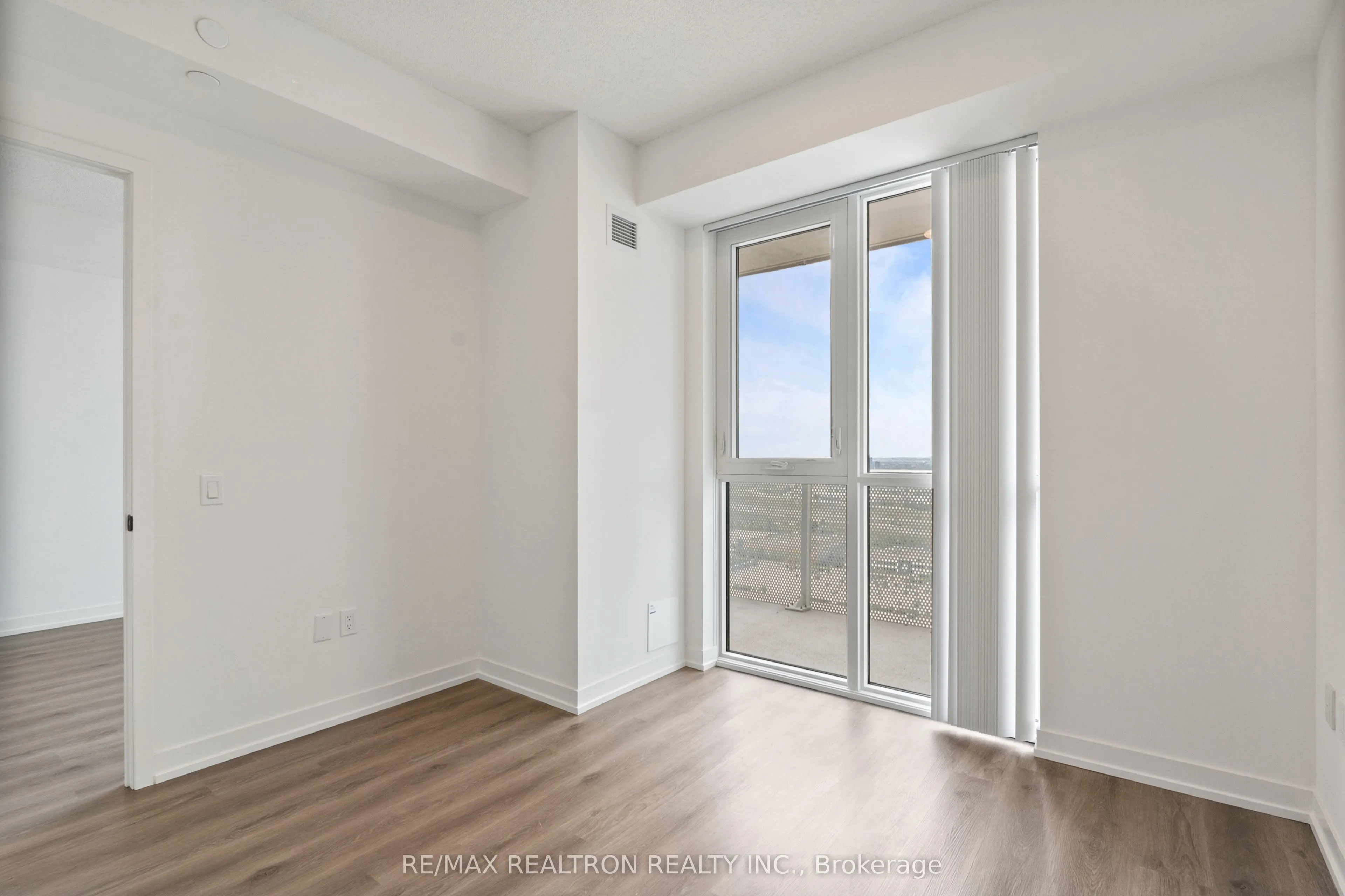 28 Interchange Way, #16