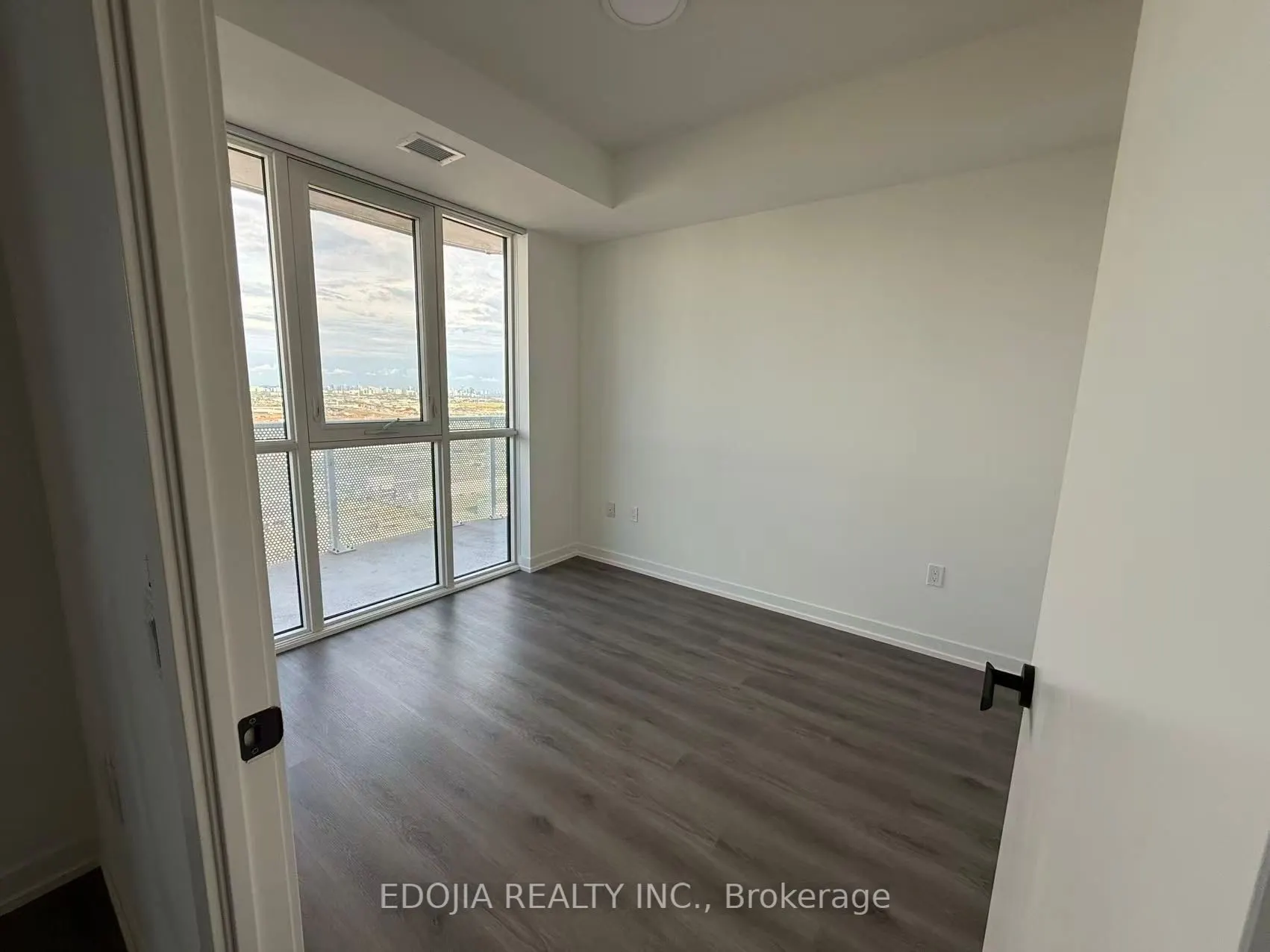 28 Interchange Way, #3309