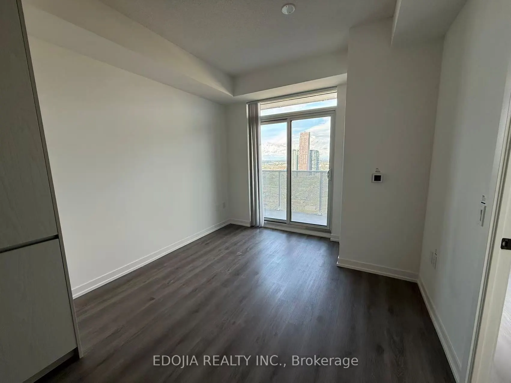 28 Interchange Way, #3309