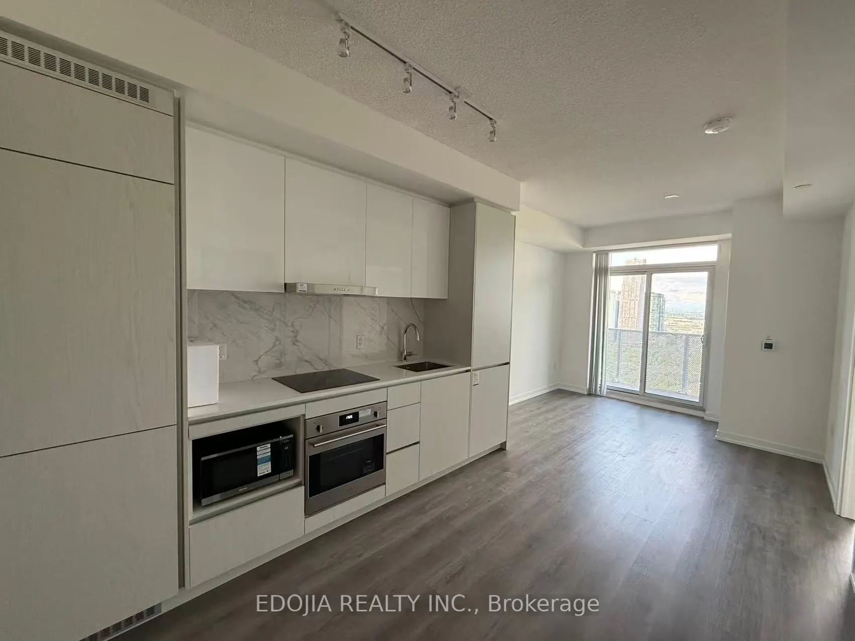 28 Interchange Way, #3309