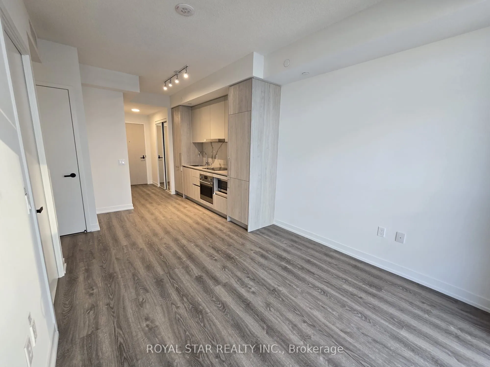 195 Commerce Street, #4817