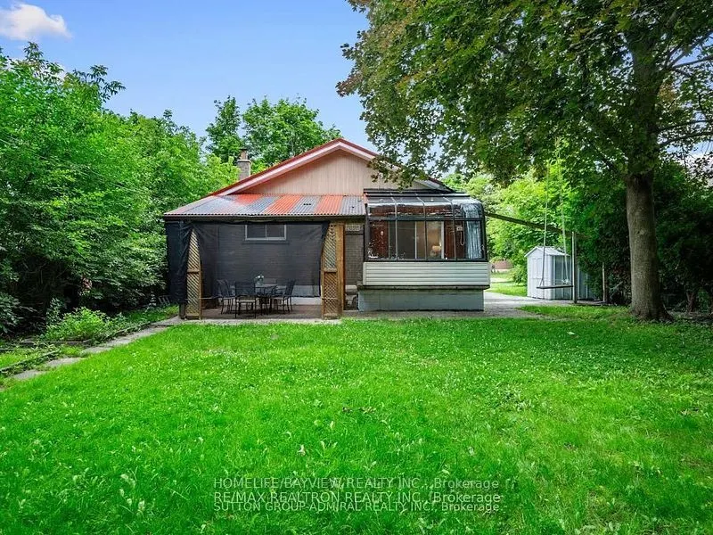 95 Murray Drive S