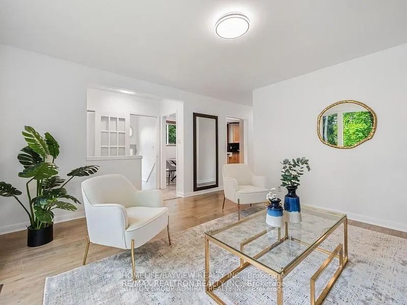 95 Murray Drive S