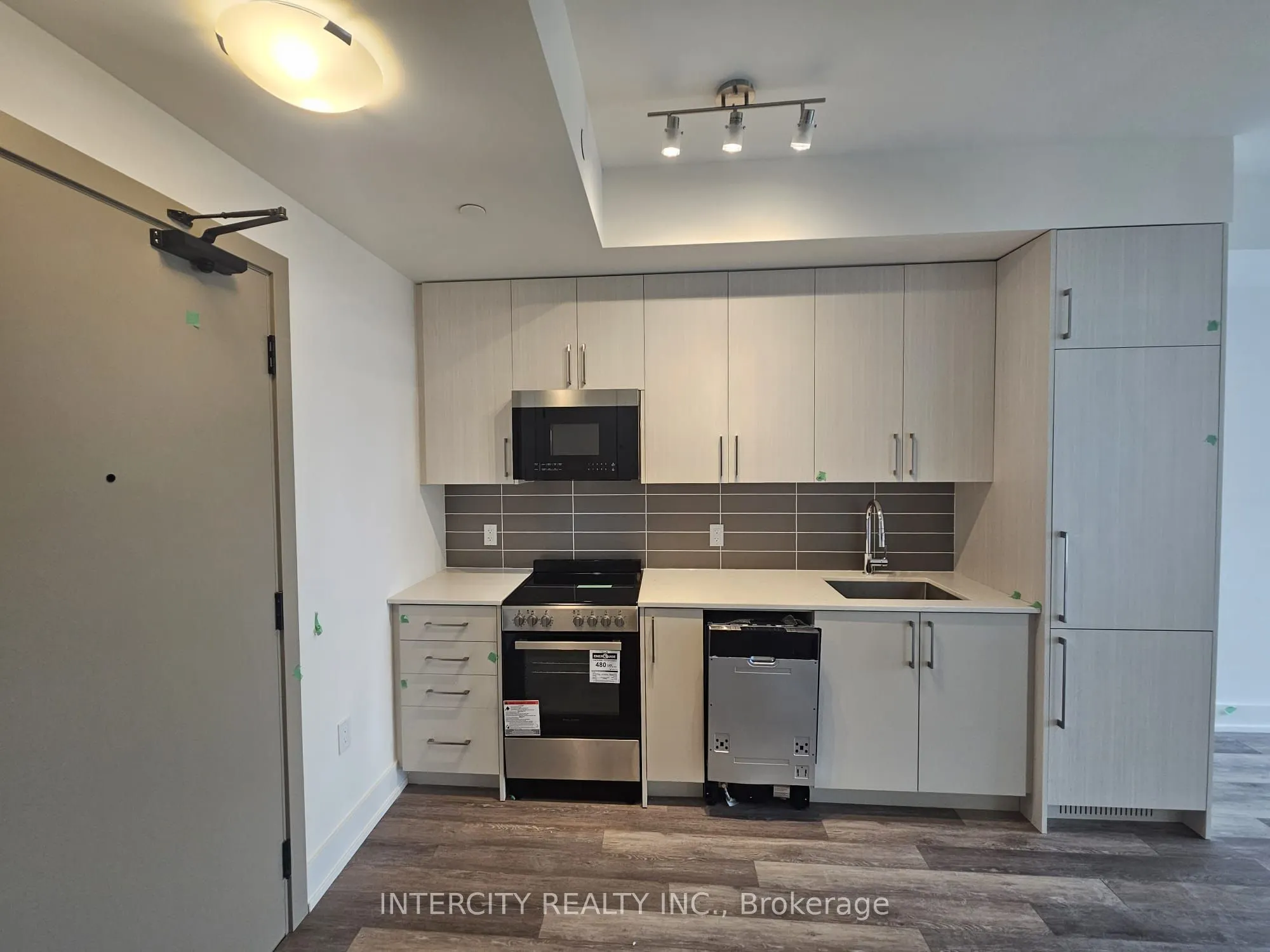 2075 King Road, #433