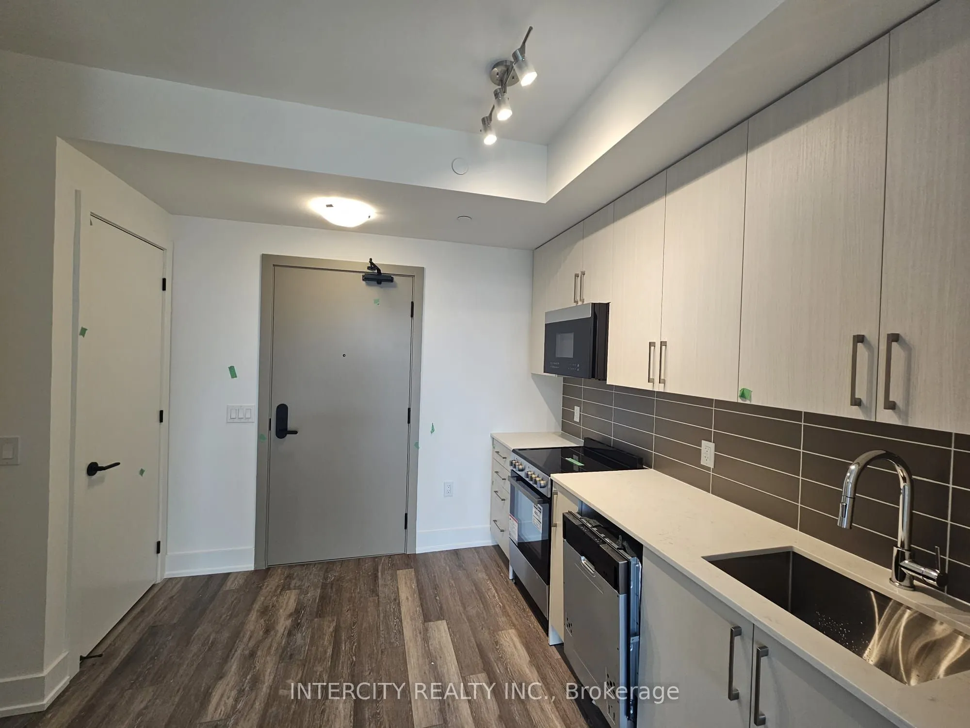 2075 King Road, #433