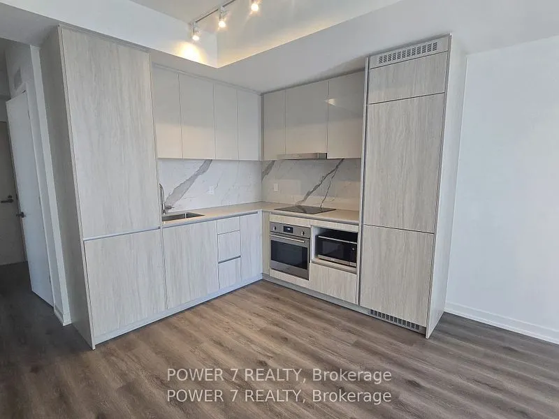 28 Interchange Way, #3805